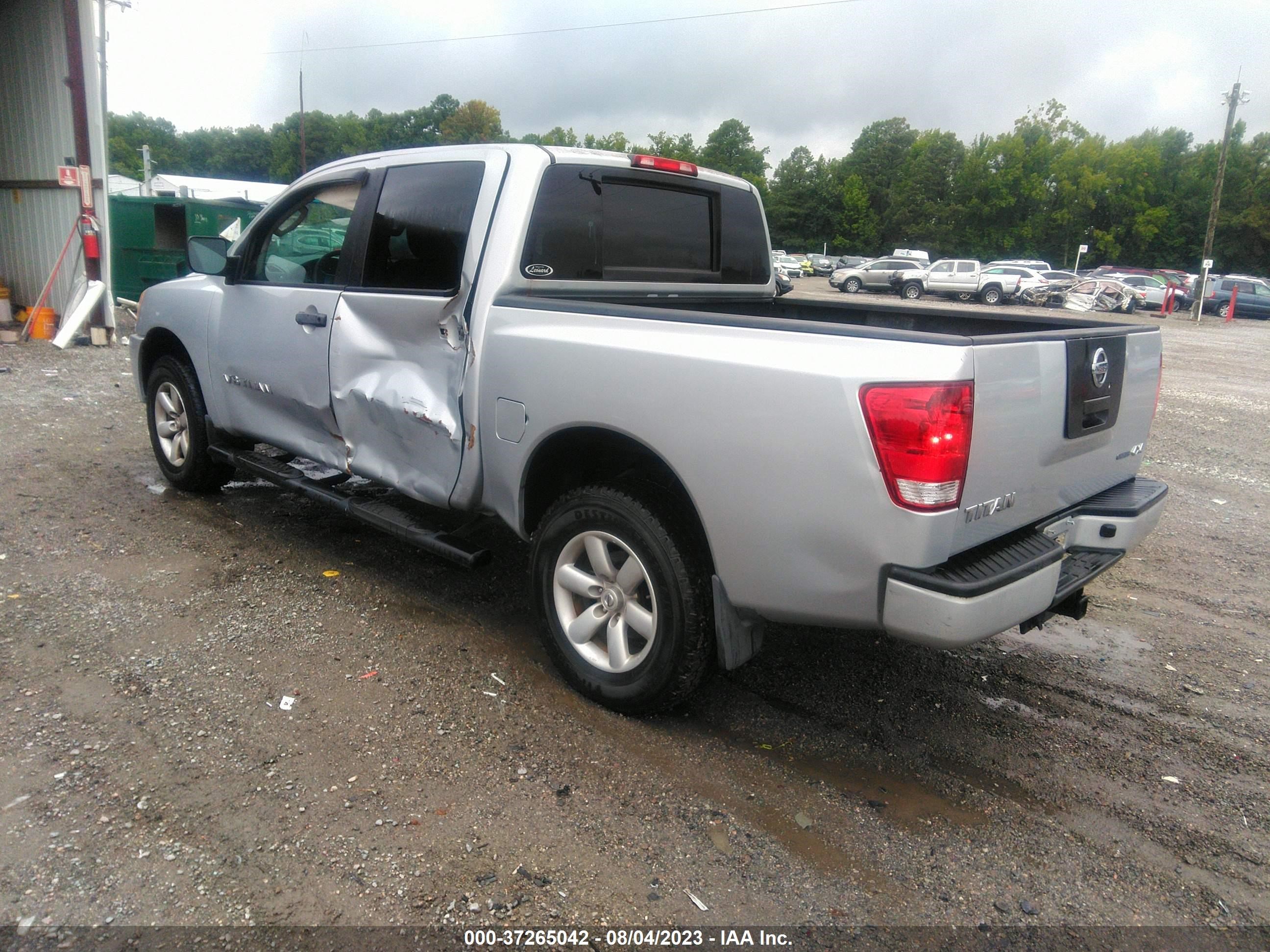 Photo 2 VIN: 1N6BA0EJ1BN316873 - NISSAN TITAN 