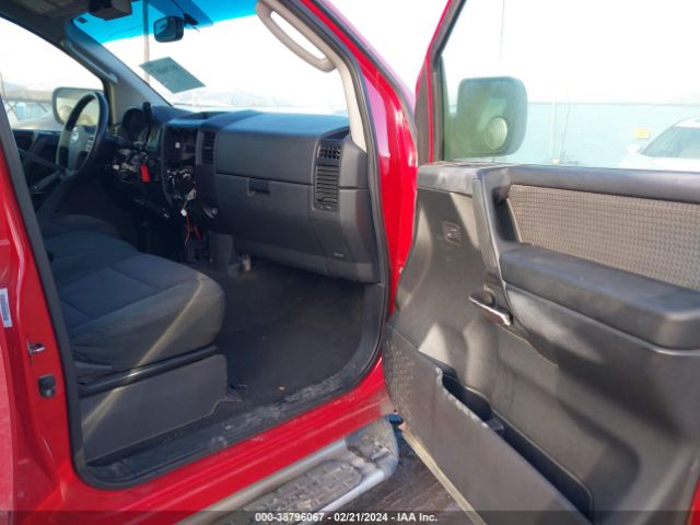 Photo 4 VIN: 1N6BA0EJ5AN318463 - NISSAN TITAN 