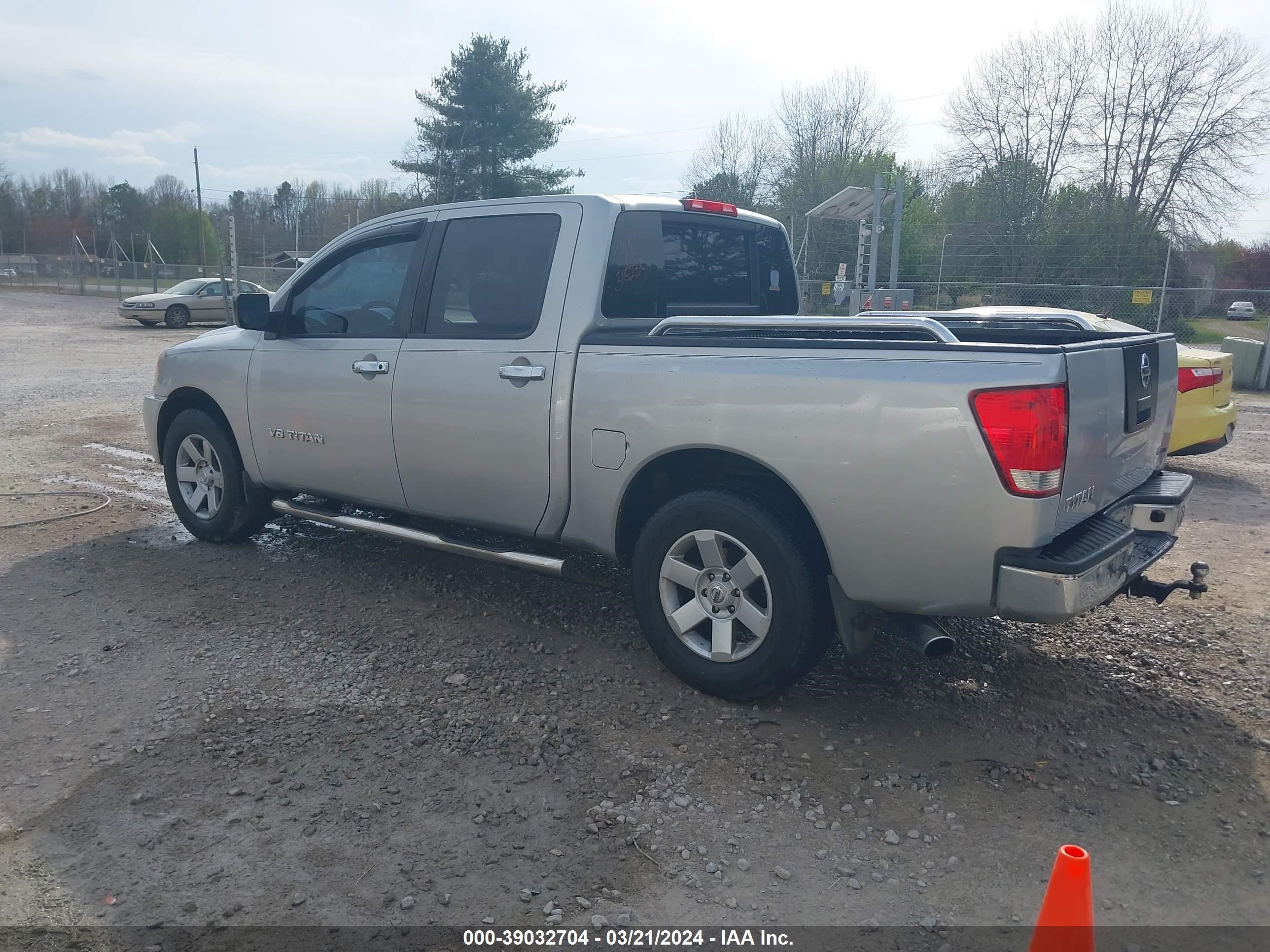 Photo 2 VIN: 1N6BA0EK2BN315238 - NISSAN TITAN 