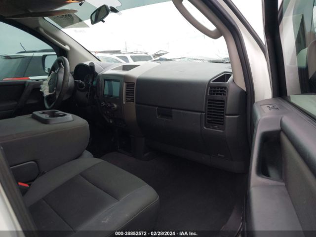 Photo 4 VIN: 1N6BA0EK6AN322823 - NISSAN TITAN 