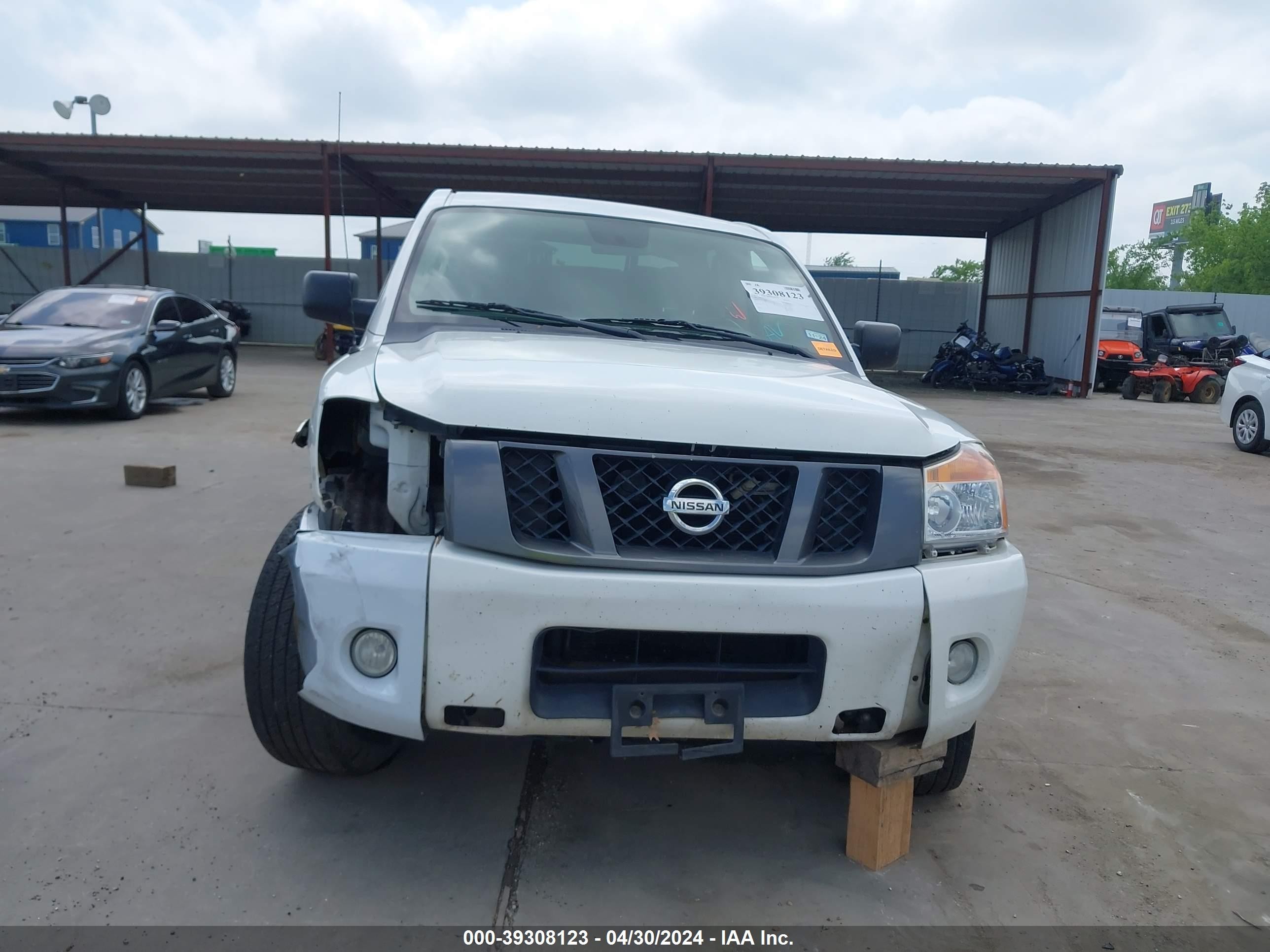 Photo 12 VIN: 1N6BA0EK7CN310179 - NISSAN TITAN 