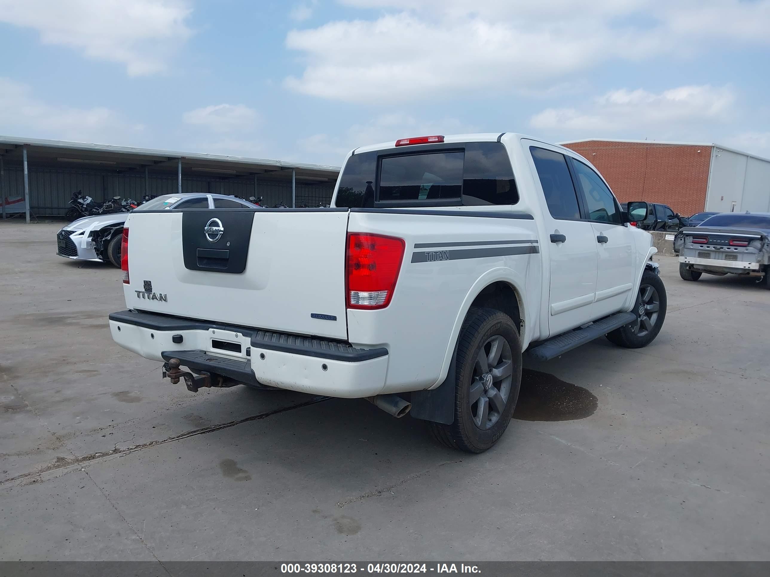 Photo 3 VIN: 1N6BA0EK7CN310179 - NISSAN TITAN 