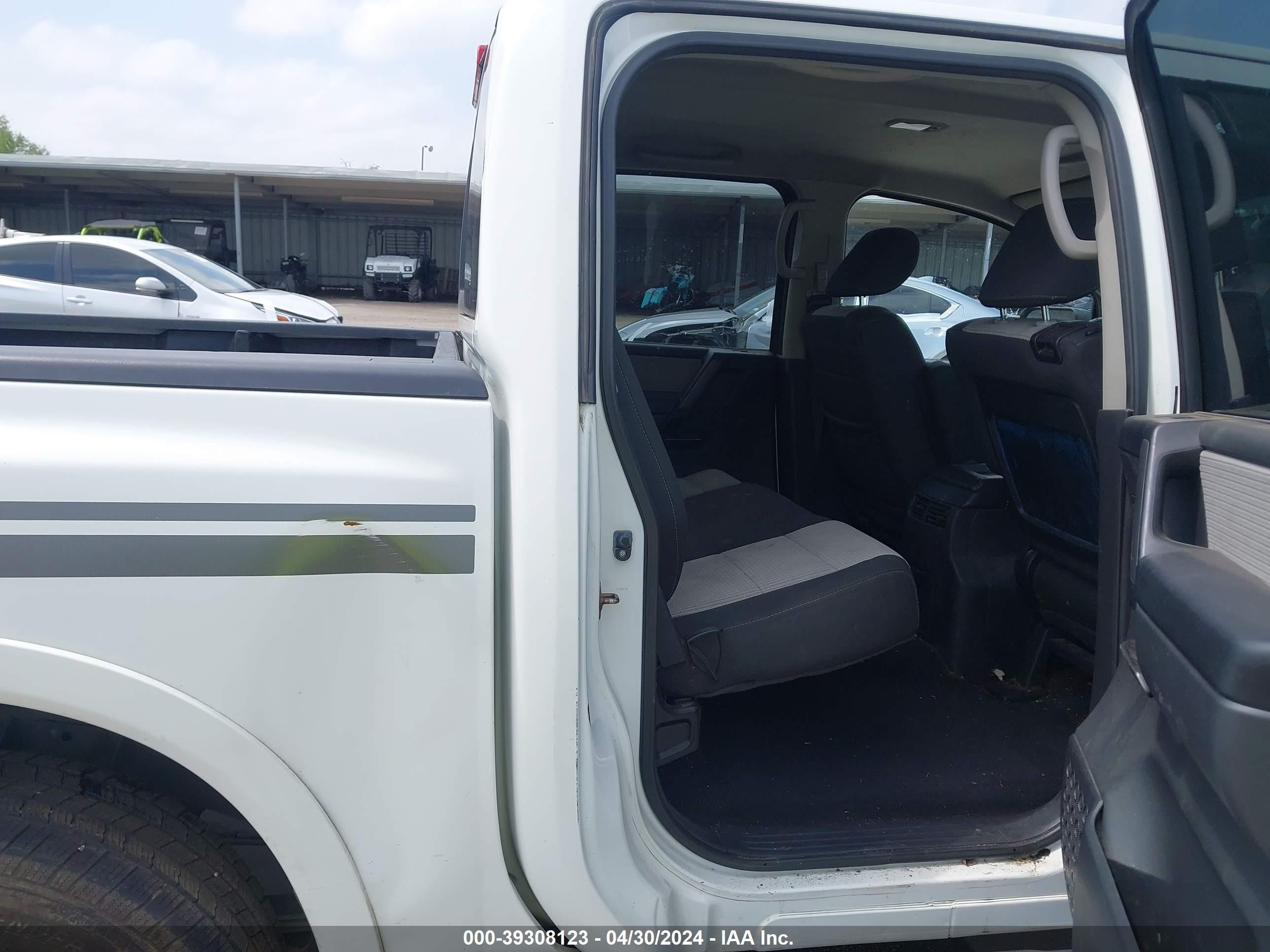 Photo 7 VIN: 1N6BA0EK7CN310179 - NISSAN TITAN 