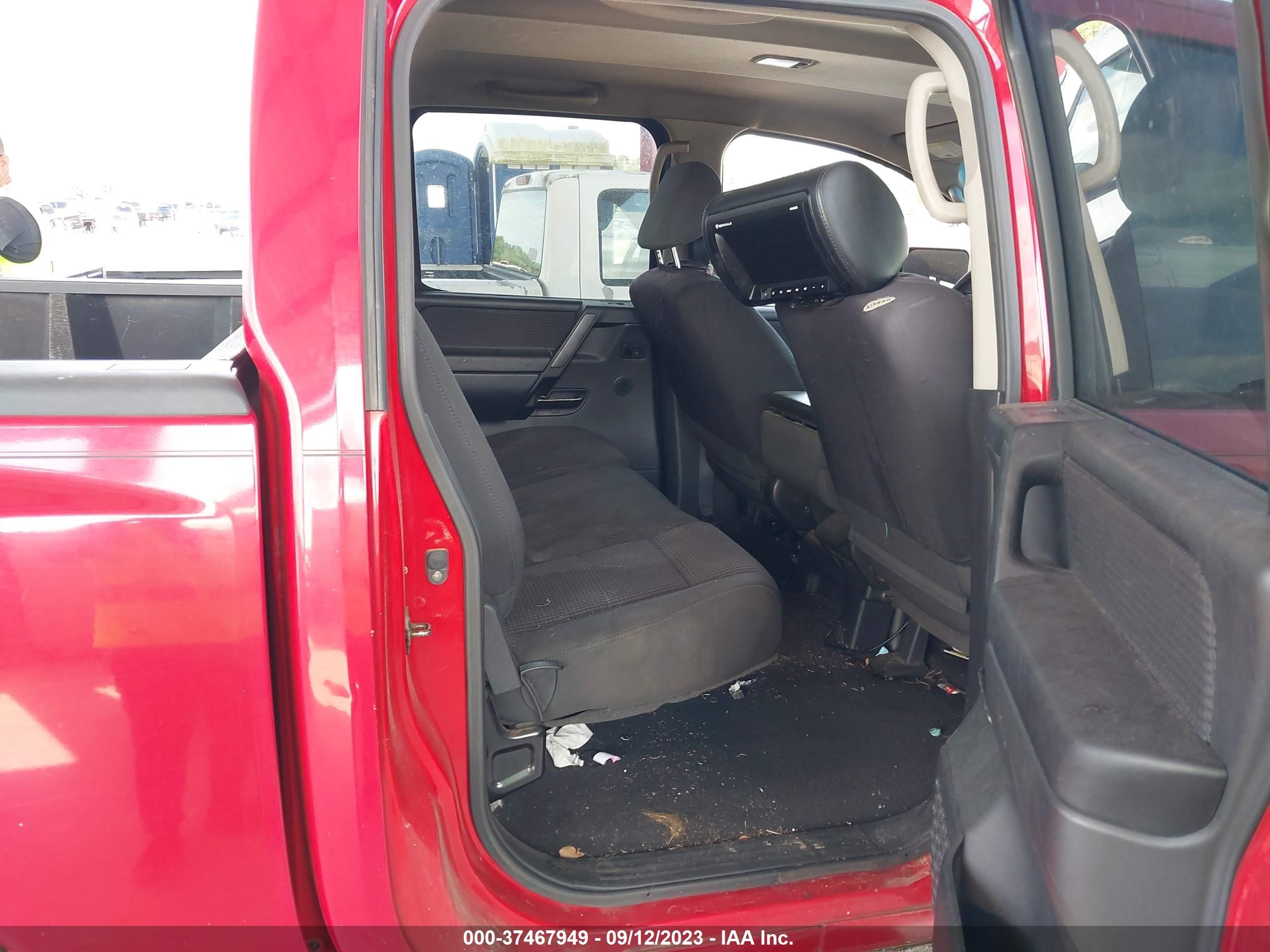 Photo 7 VIN: 1N6BA0EK8AN303318 - NISSAN TITAN 