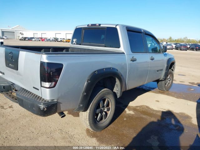 Photo 3 VIN: 1N6BA0EKXBN318467 - NISSAN TITAN 