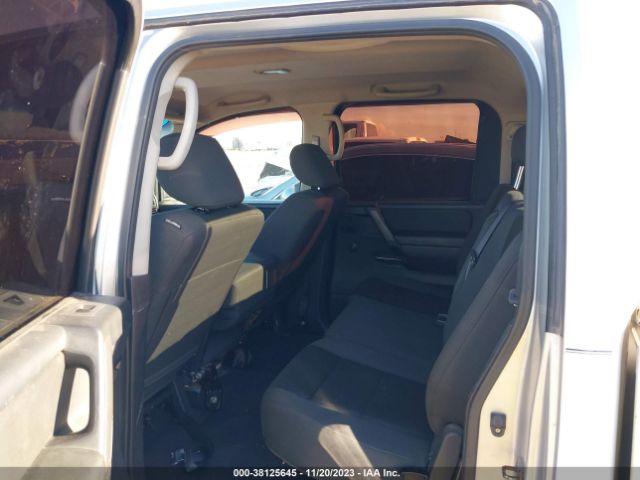 Photo 7 VIN: 1N6BA0EKXBN318467 - NISSAN TITAN 