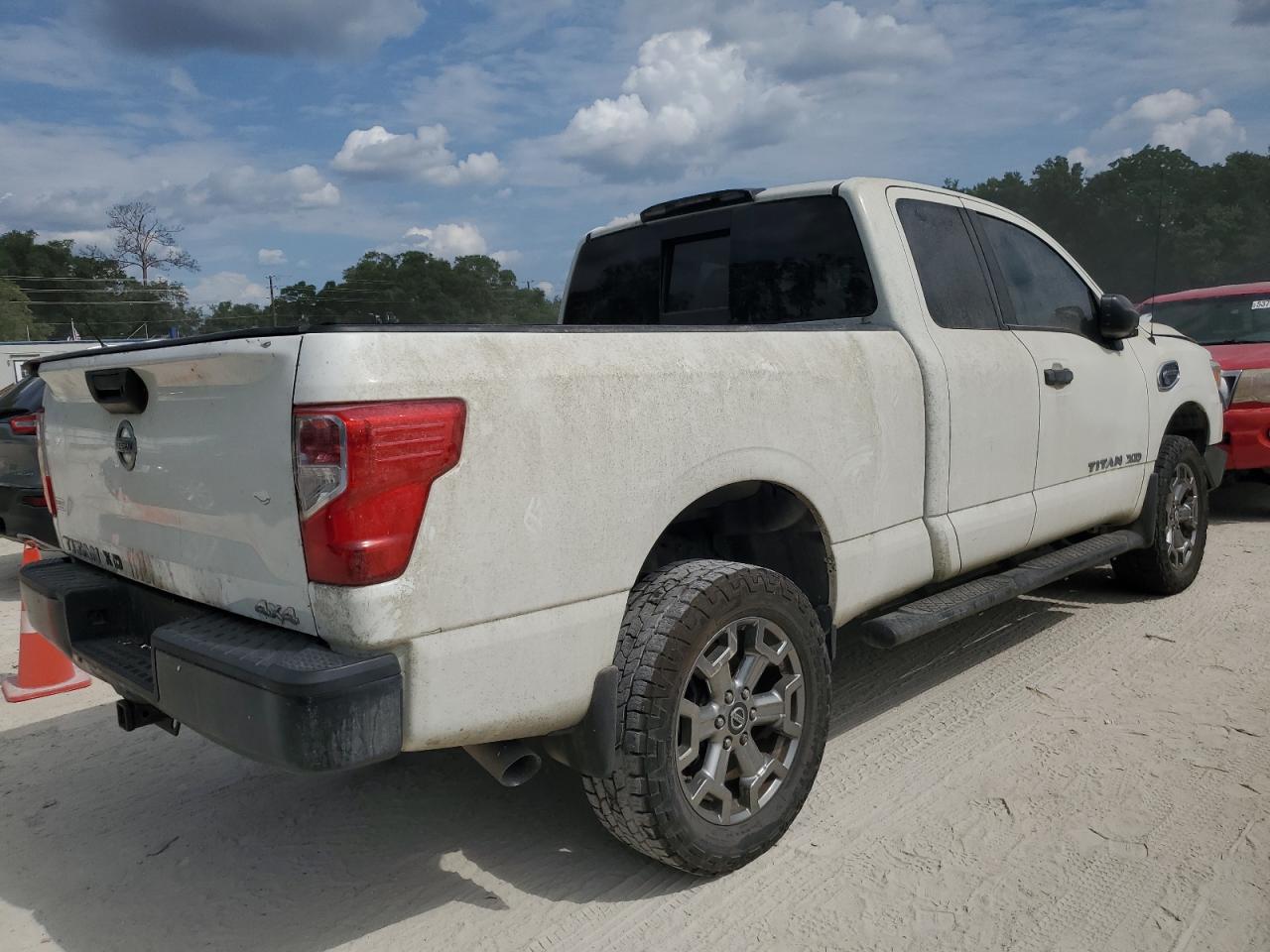 Photo 2 VIN: 1N6BA1C34HN561363 - NISSAN TITAN 