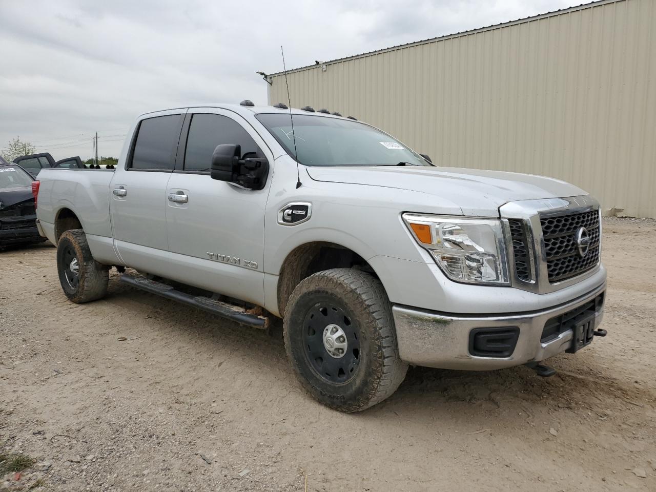 Photo 3 VIN: 1N6BA1F31JN549978 - NISSAN TITAN 