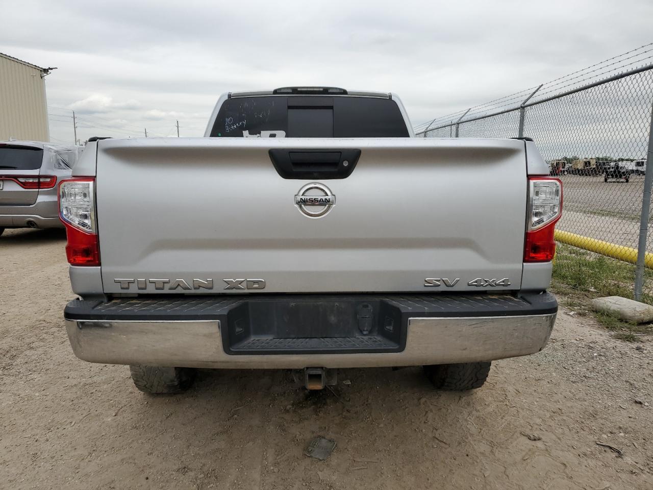 Photo 5 VIN: 1N6BA1F31JN549978 - NISSAN TITAN 