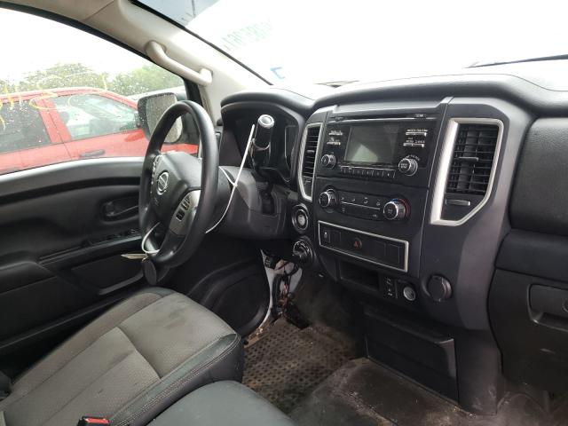 Photo 8 VIN: 1N6BA1F33JN529781 - NISSAN TITAN XD S 