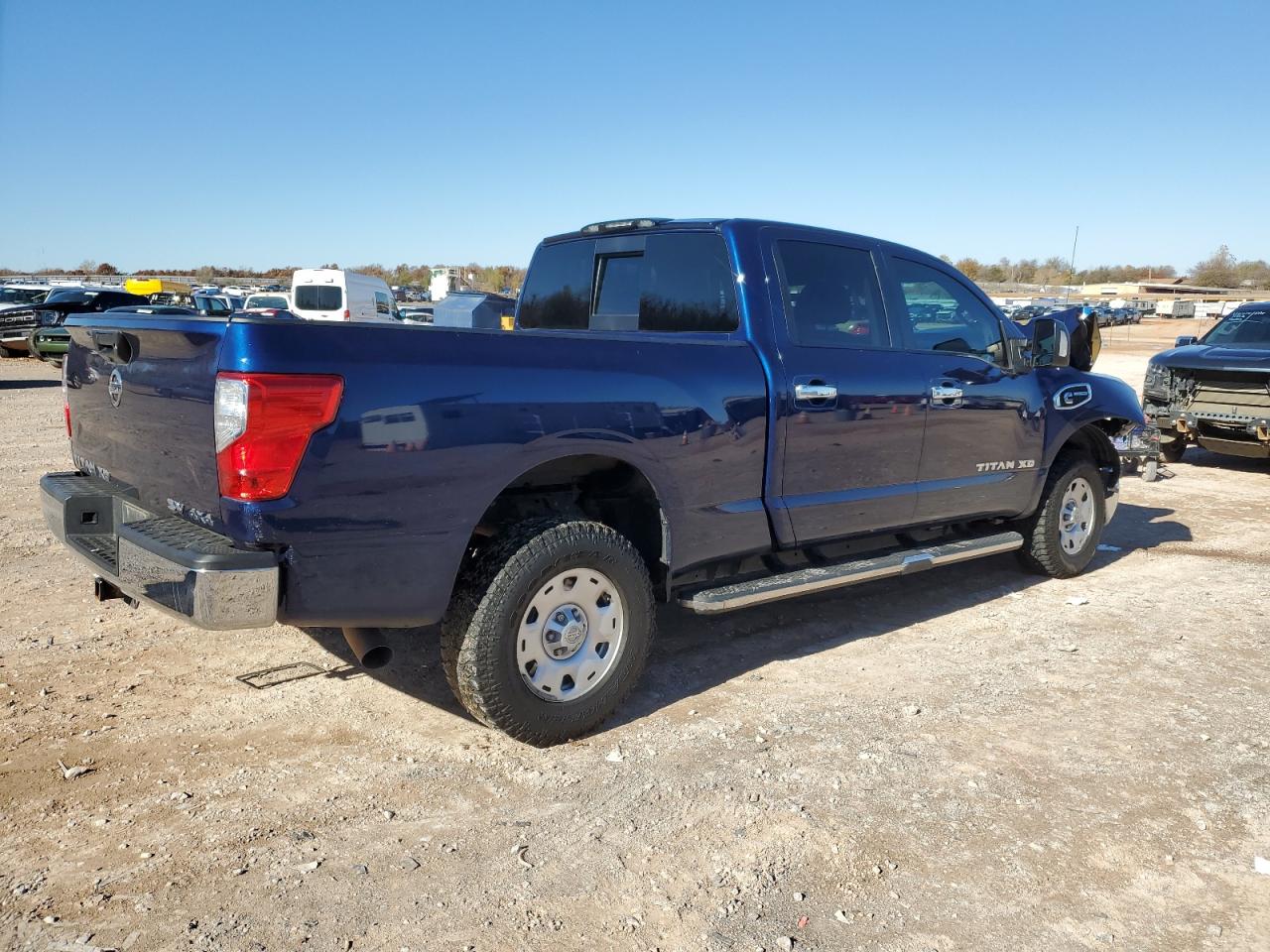 Photo 2 VIN: 1N6BA1F39JN551588 - NISSAN TITAN 