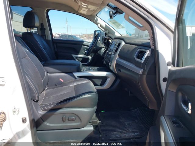 Photo 4 VIN: 1N6BA1F40GN517590 - NISSAN TITAN XD 