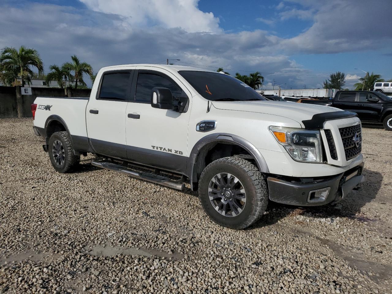 Photo 3 VIN: 1N6BA1F40HN513721 - NISSAN TITAN 