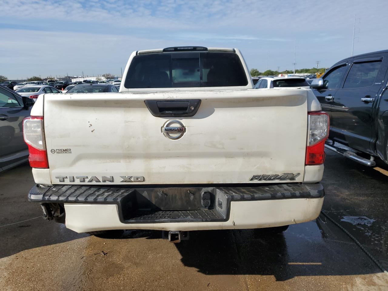 Photo 5 VIN: 1N6BA1F40KN519543 - NISSAN TITAN 