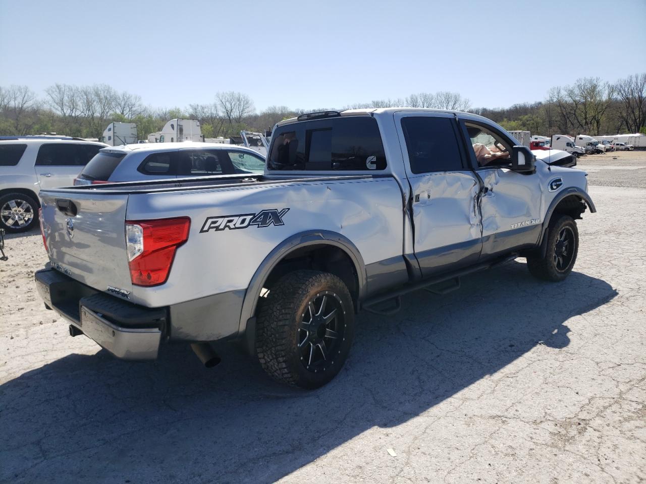 Photo 2 VIN: 1N6BA1F41HN518197 - NISSAN TITAN 