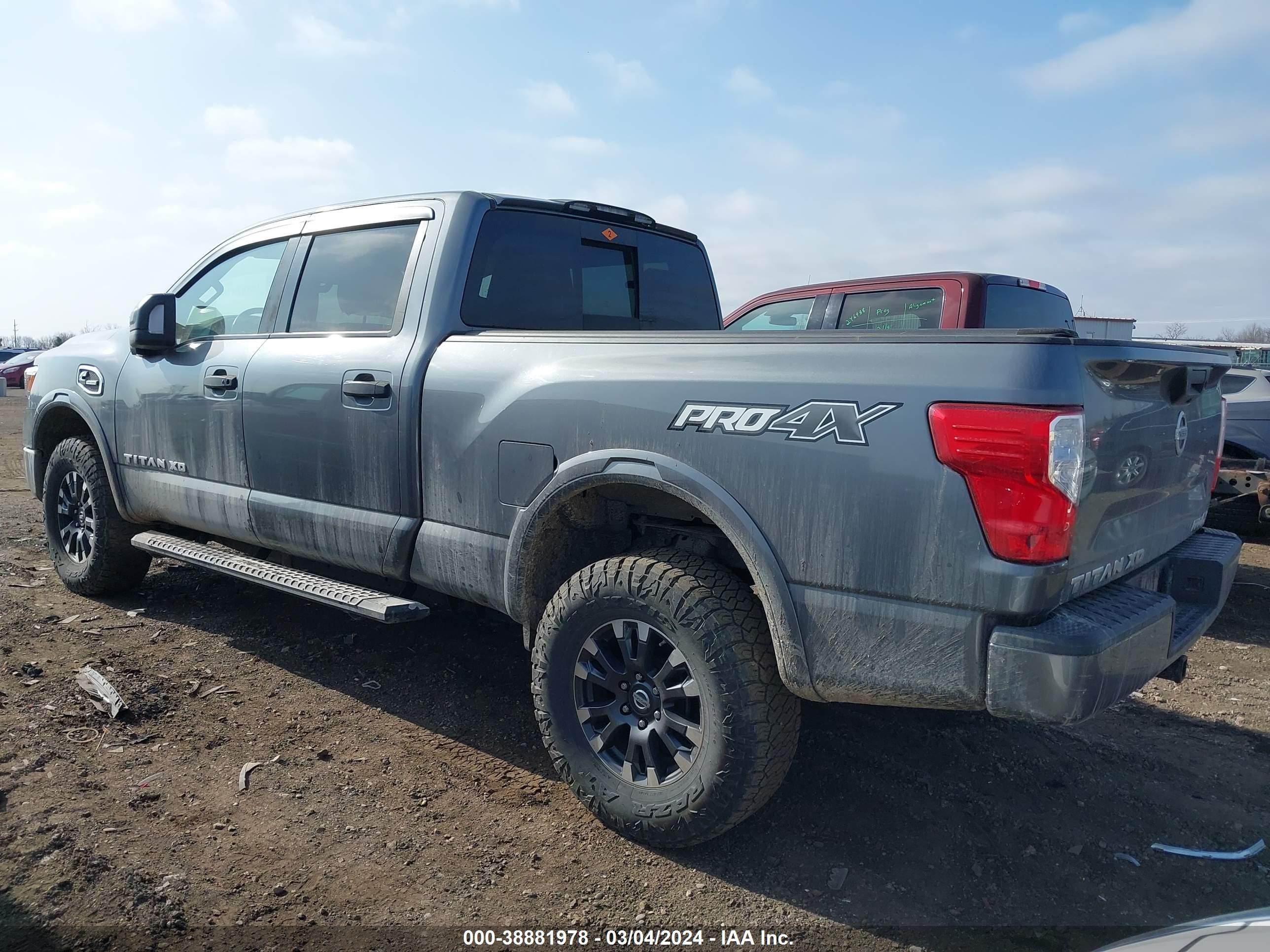 Photo 2 VIN: 1N6BA1F42HN548986 - NISSAN TITAN XD S 