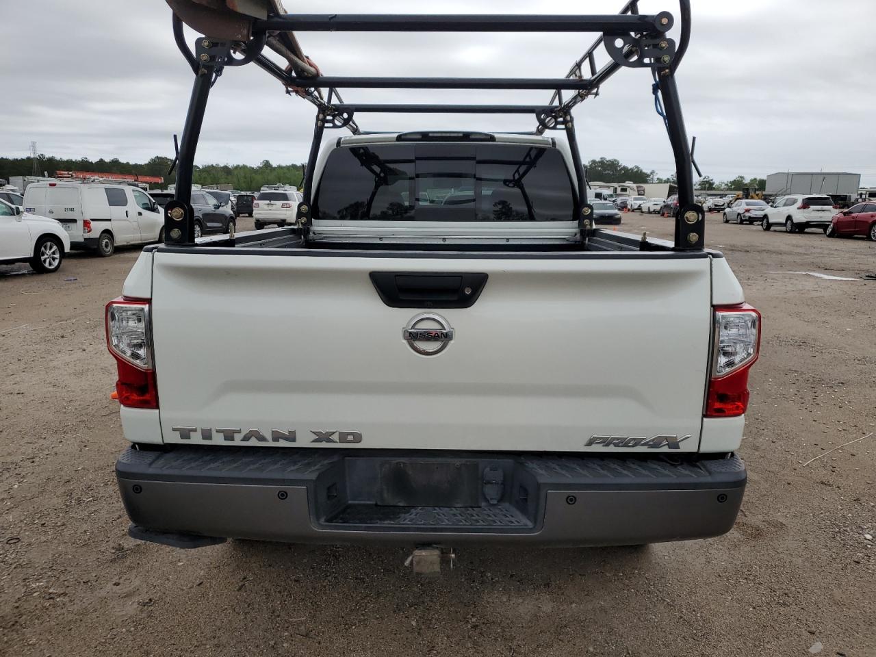 Photo 5 VIN: 1N6BA1F45HN525587 - NISSAN TITAN 