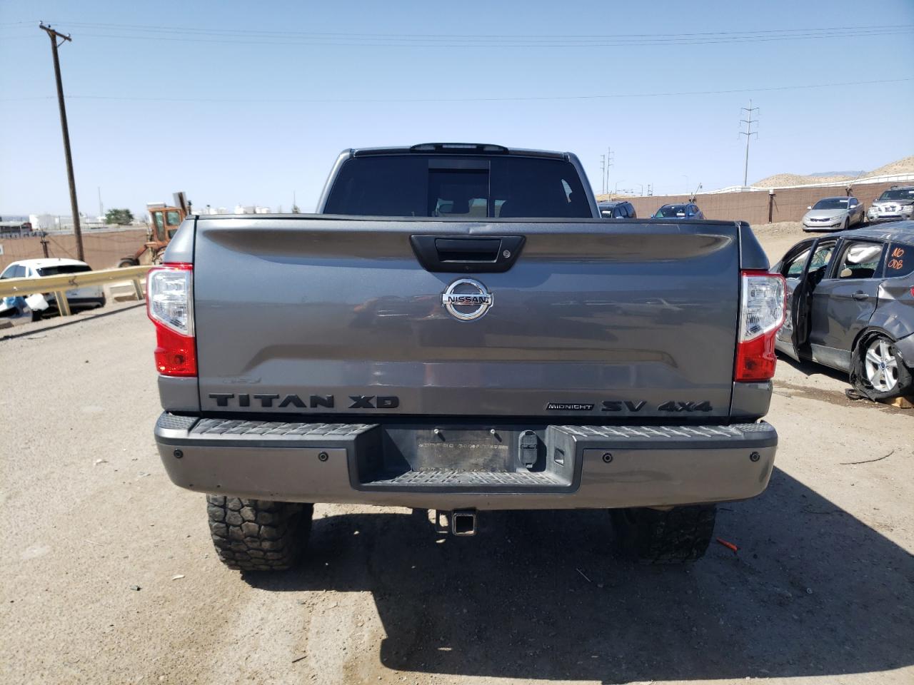 Photo 5 VIN: 1N6BA1F48JN516677 - NISSAN TITAN 