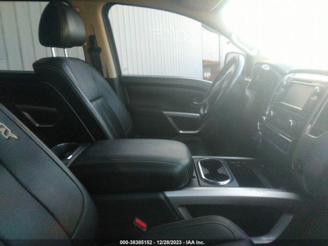 Photo 4 VIN: 1N6BA1F4XHN551652 - NISSAN TITAN XD 