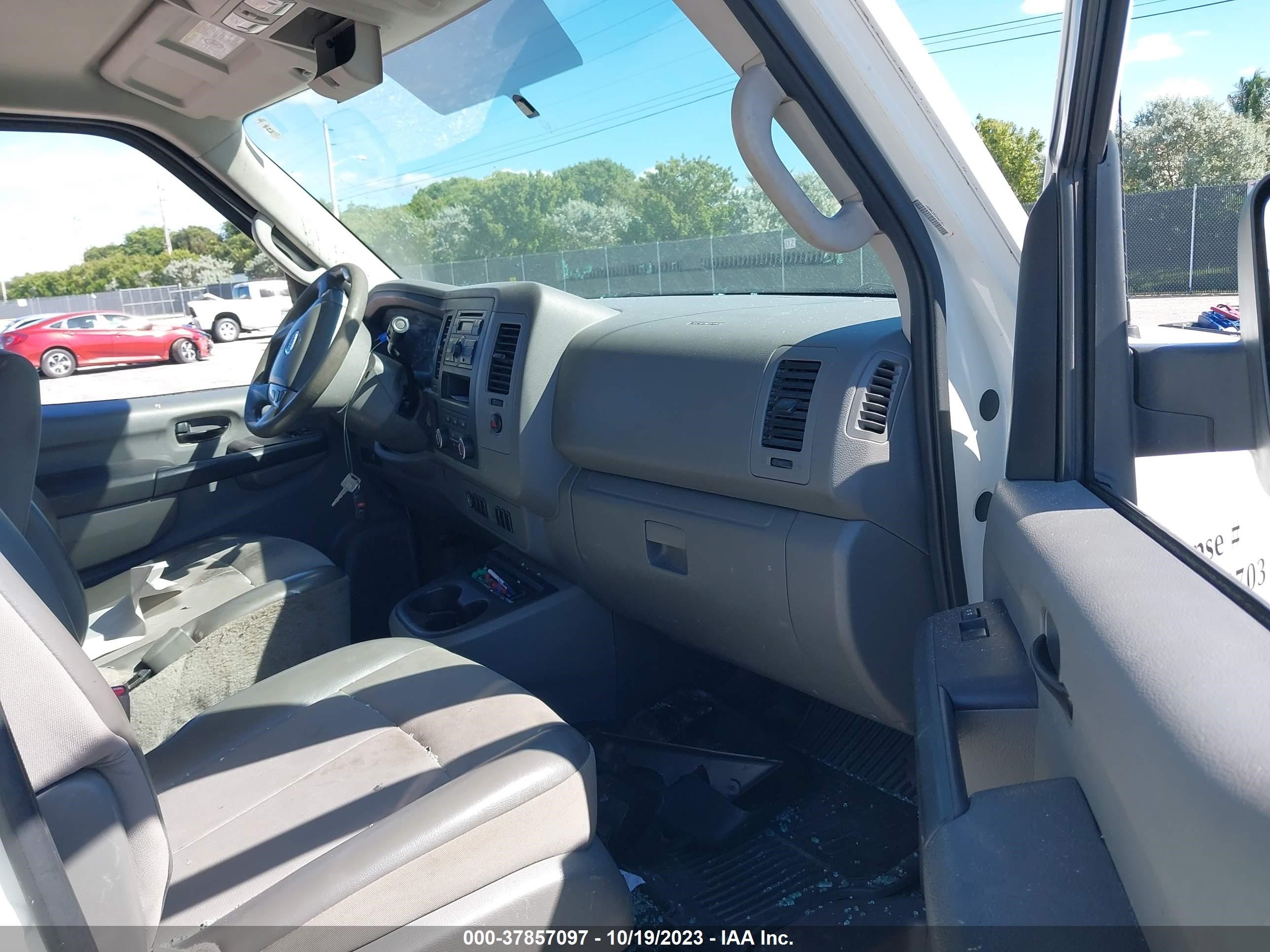 Photo 4 VIN: 1N6BF0KL3FN804350 - NISSAN NV 