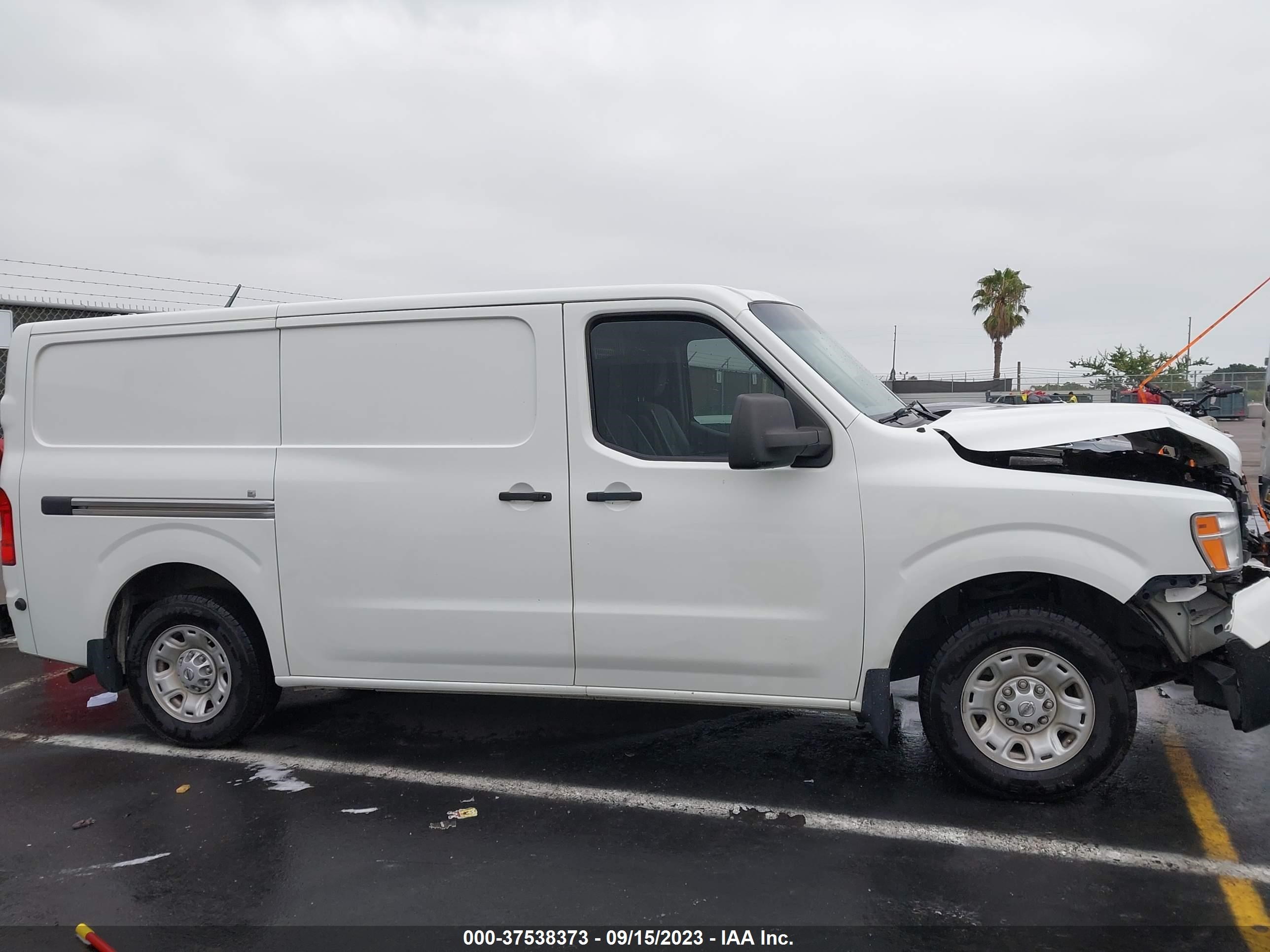 Photo 12 VIN: 1N6BF0KM1LN800463 - NISSAN NV 