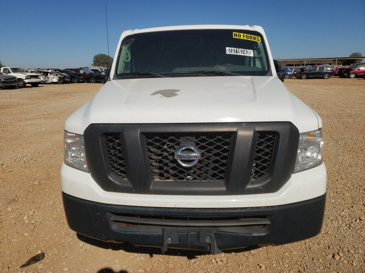 Photo 4 VIN: 1N6BF0KM2JN806351 - NISSAN NV 