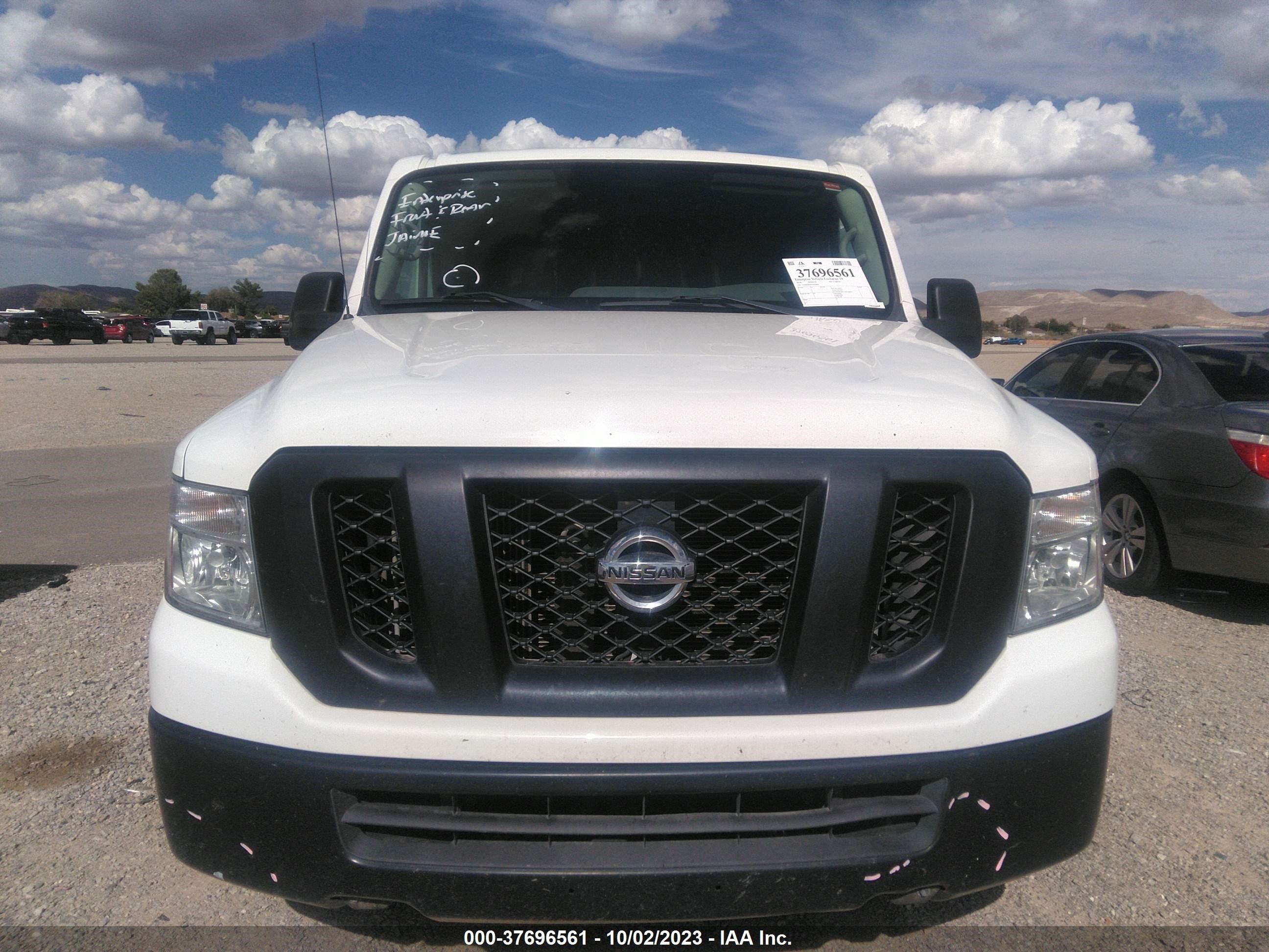 Photo 11 VIN: 1N6BF0KM4JN818064 - NISSAN NV 