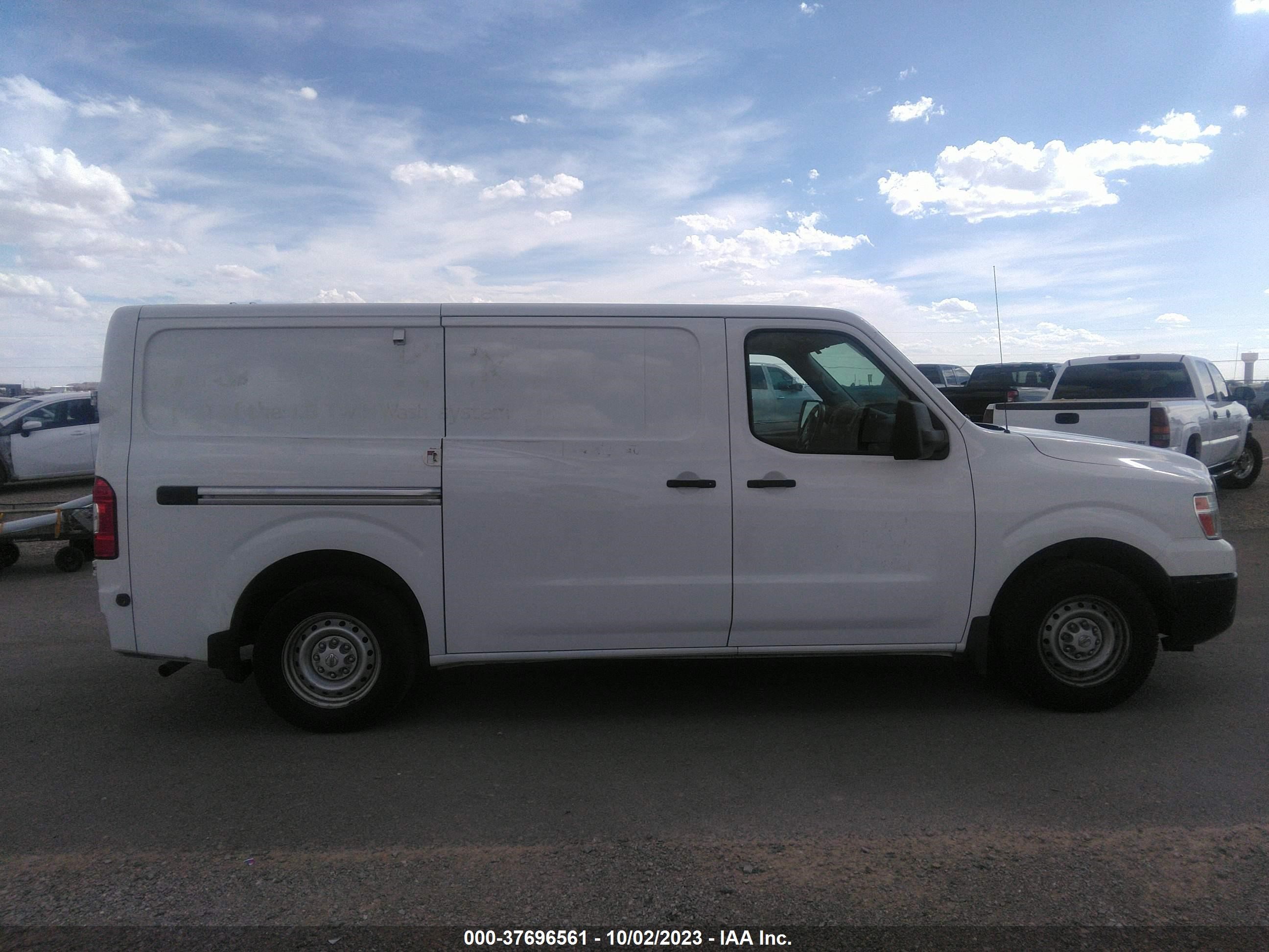 Photo 12 VIN: 1N6BF0KM4JN818064 - NISSAN NV 