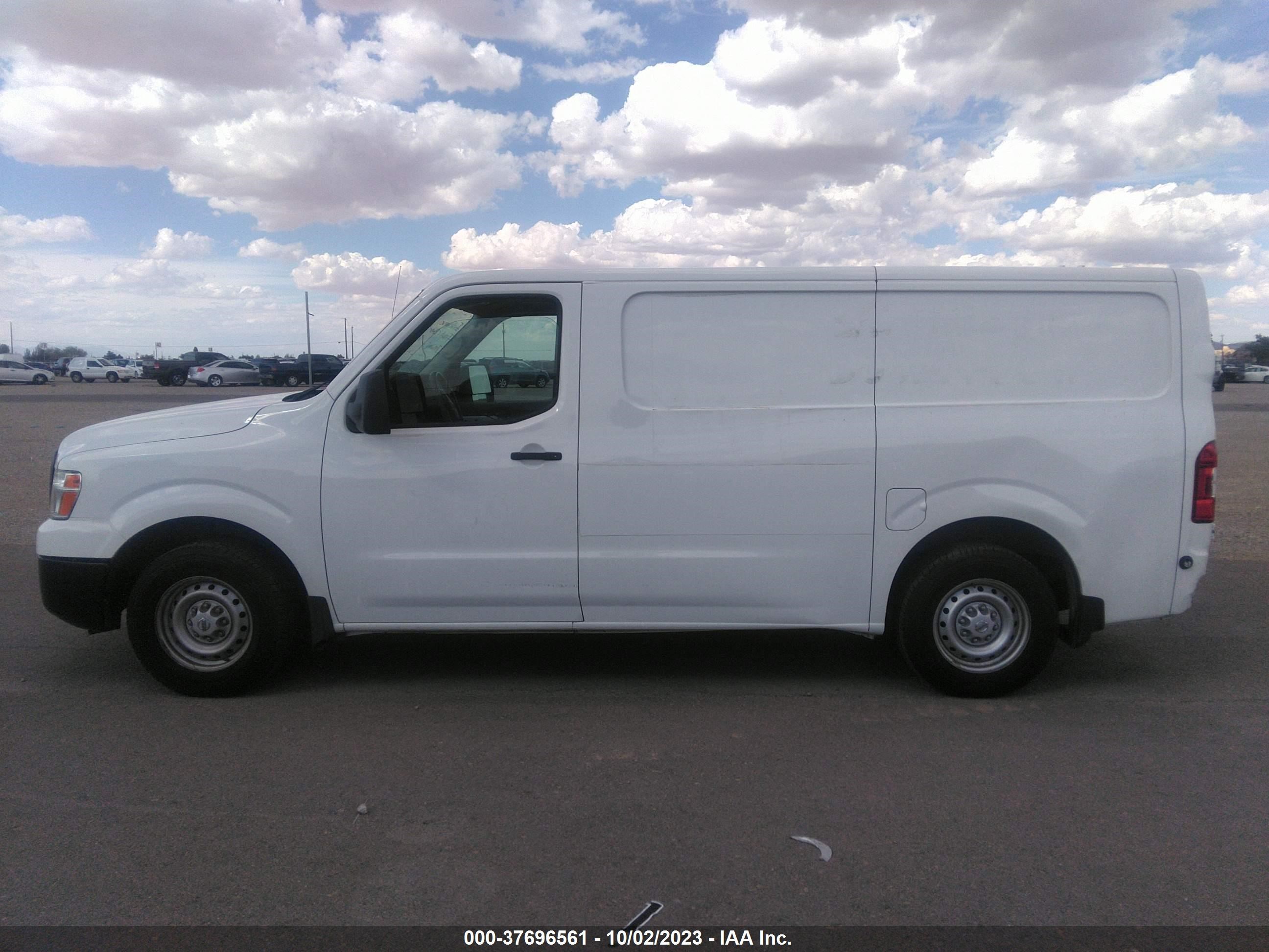 Photo 13 VIN: 1N6BF0KM4JN818064 - NISSAN NV 