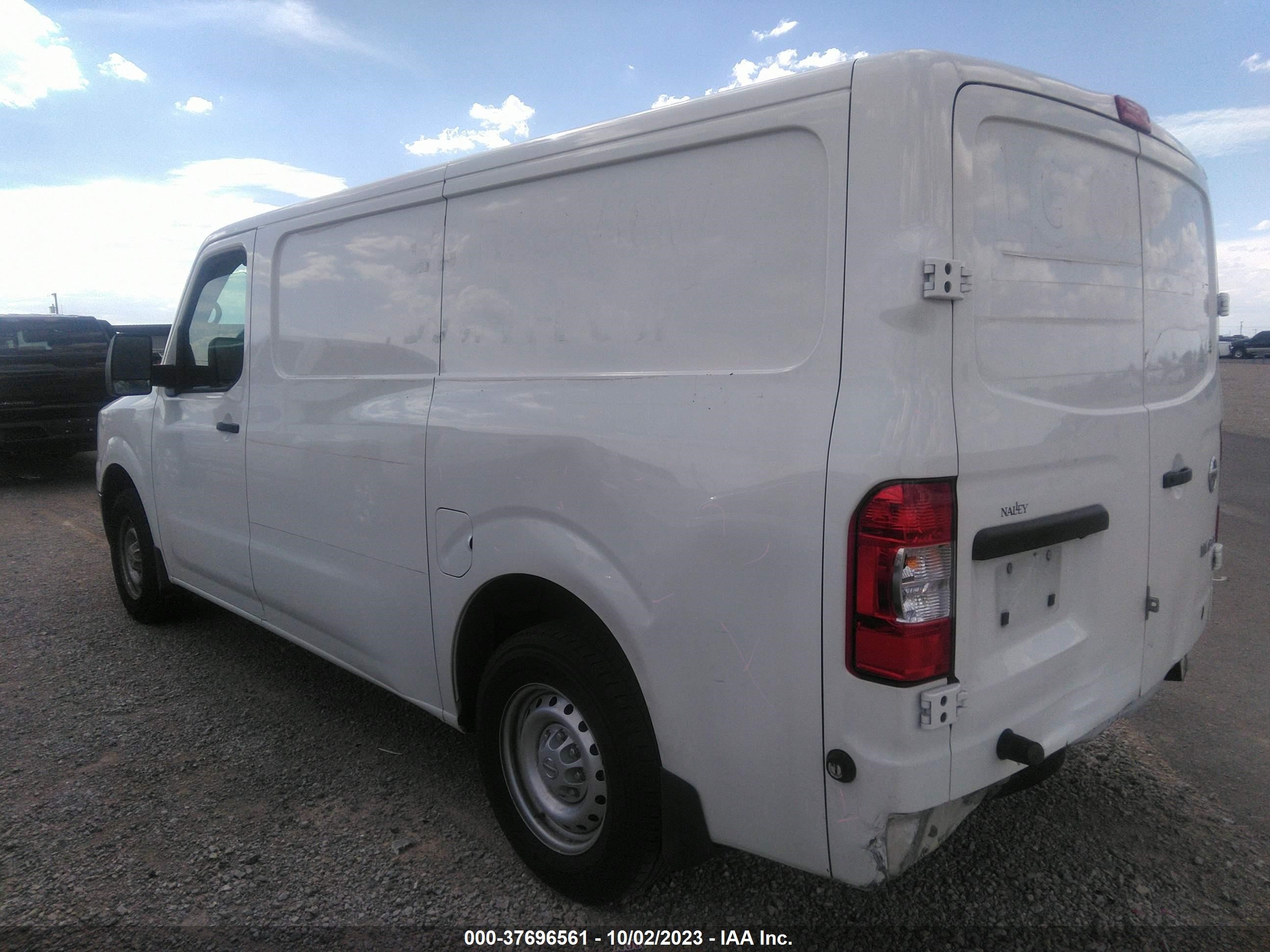 Photo 2 VIN: 1N6BF0KM4JN818064 - NISSAN NV 