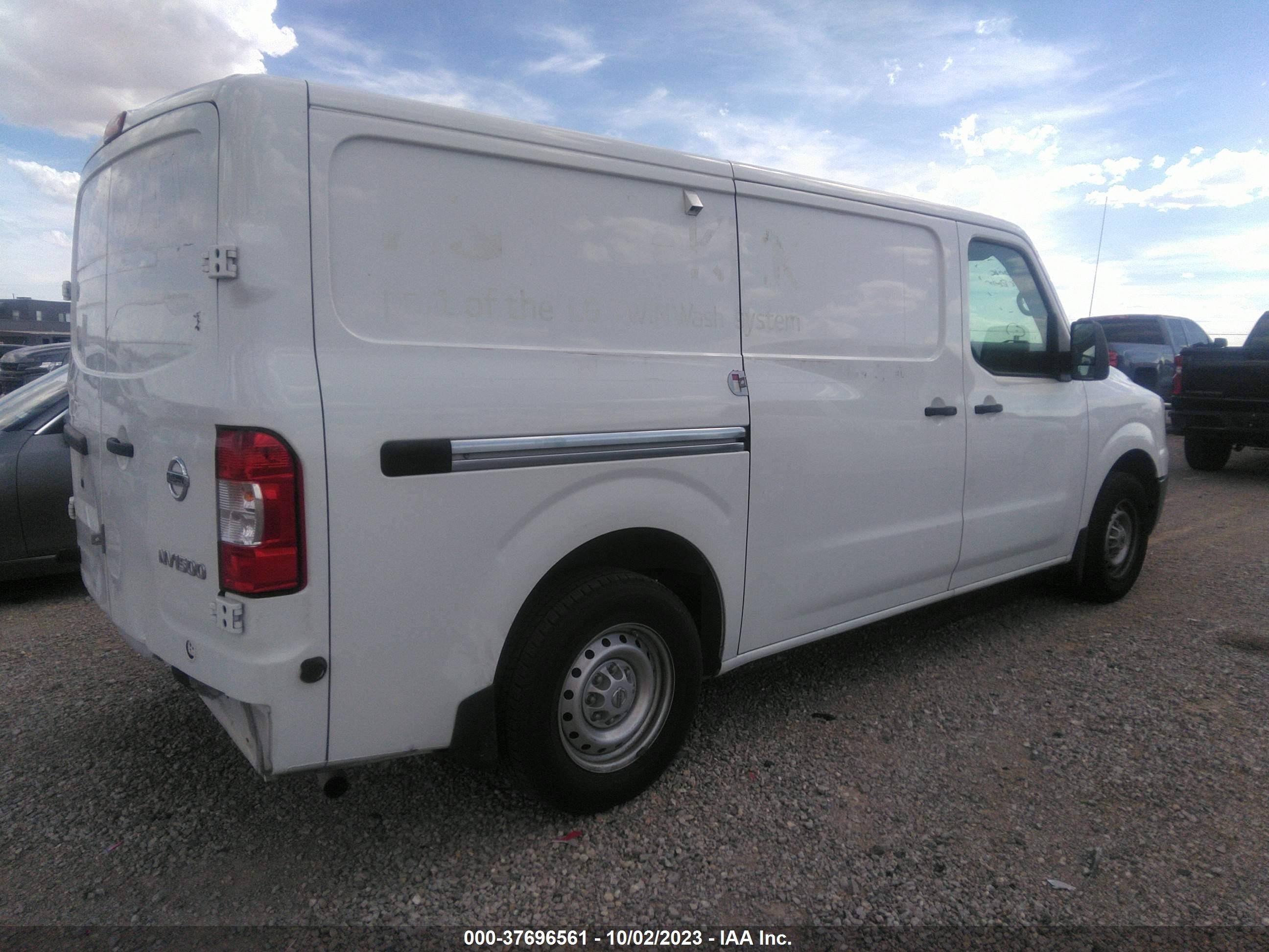 Photo 3 VIN: 1N6BF0KM4JN818064 - NISSAN NV 