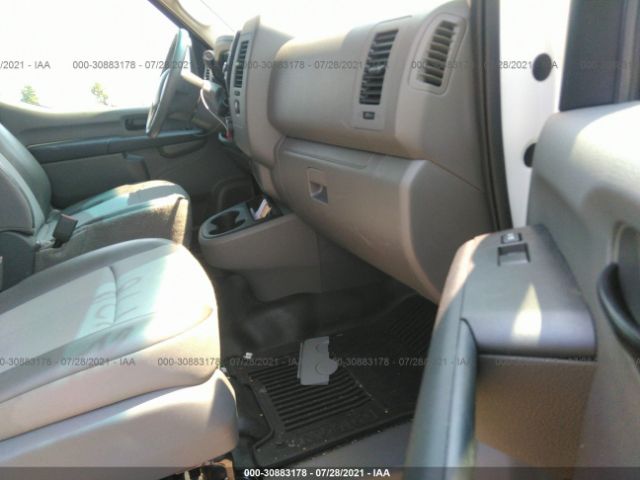 Photo 4 VIN: 1N6BF0KM5JN815674 - NISSAN NV CARGO 