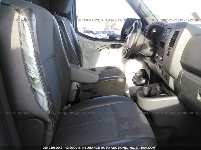 Photo 4 VIN: 1N6BF0KM6HN800742 - NISSAN NV CARGO 