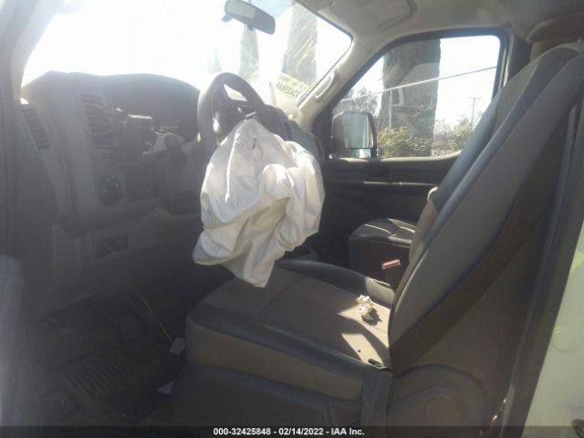 Photo 4 VIN: 1N6BF0KM6JN812055 - NISSAN NV CARGO 