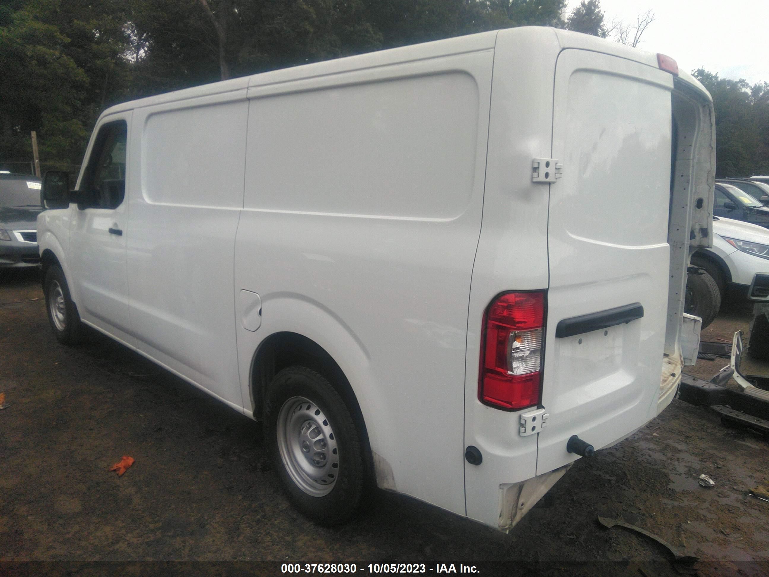 Photo 2 VIN: 1N6BF0KMXJN815136 - NISSAN NV 