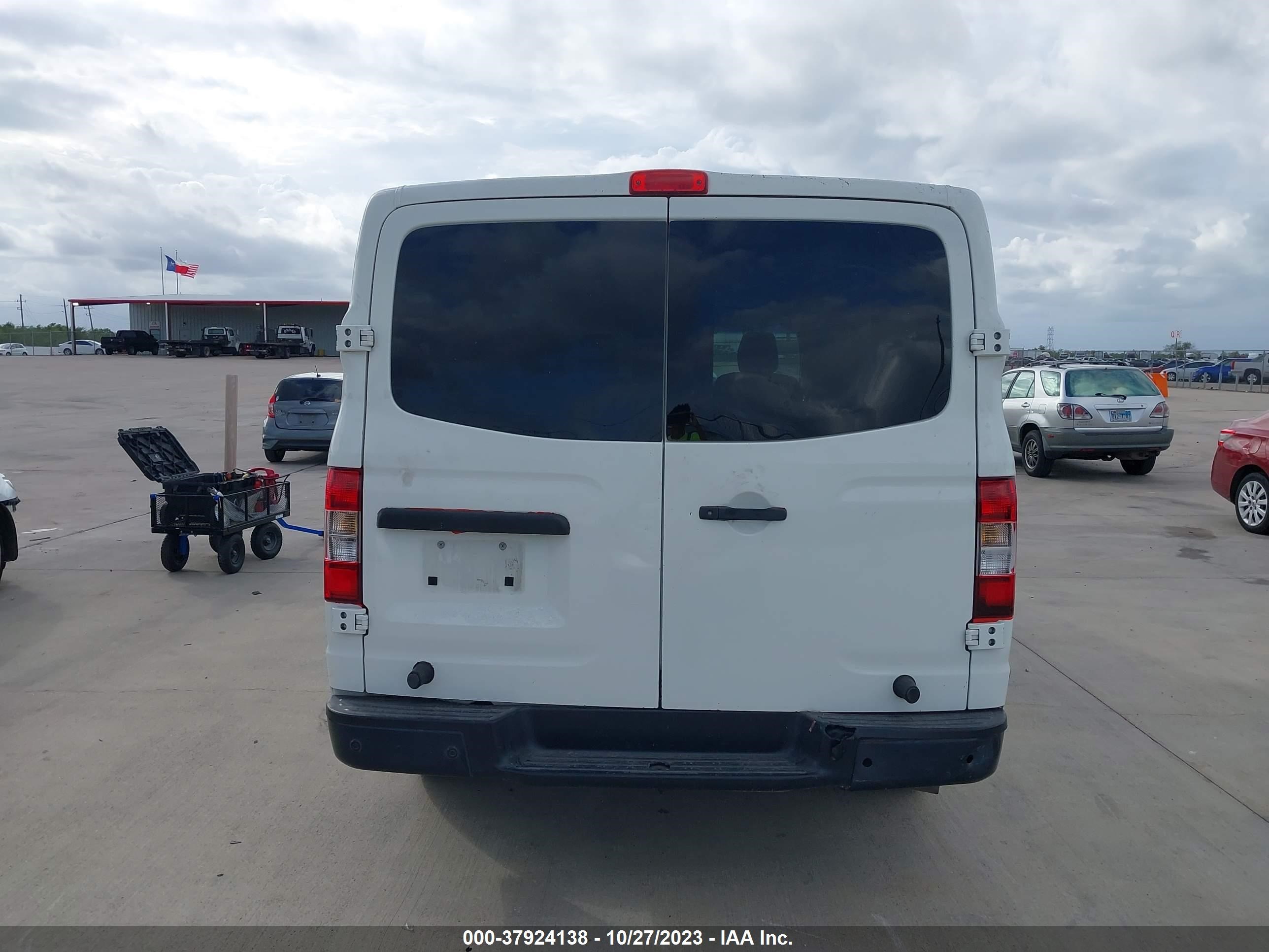 Photo 15 VIN: 1N6BF0KY1FN806786 - NISSAN NV 