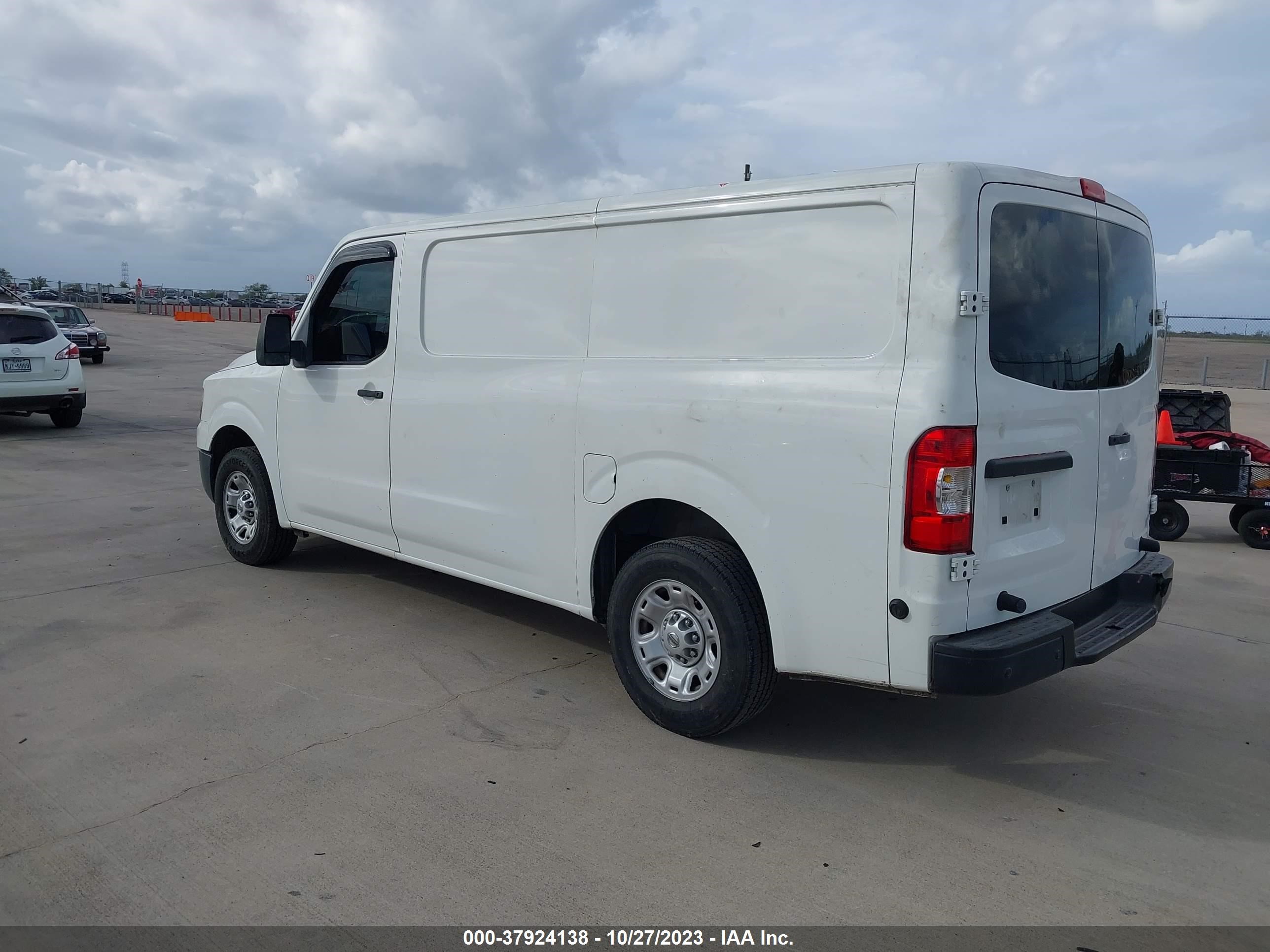 Photo 2 VIN: 1N6BF0KY1FN806786 - NISSAN NV 