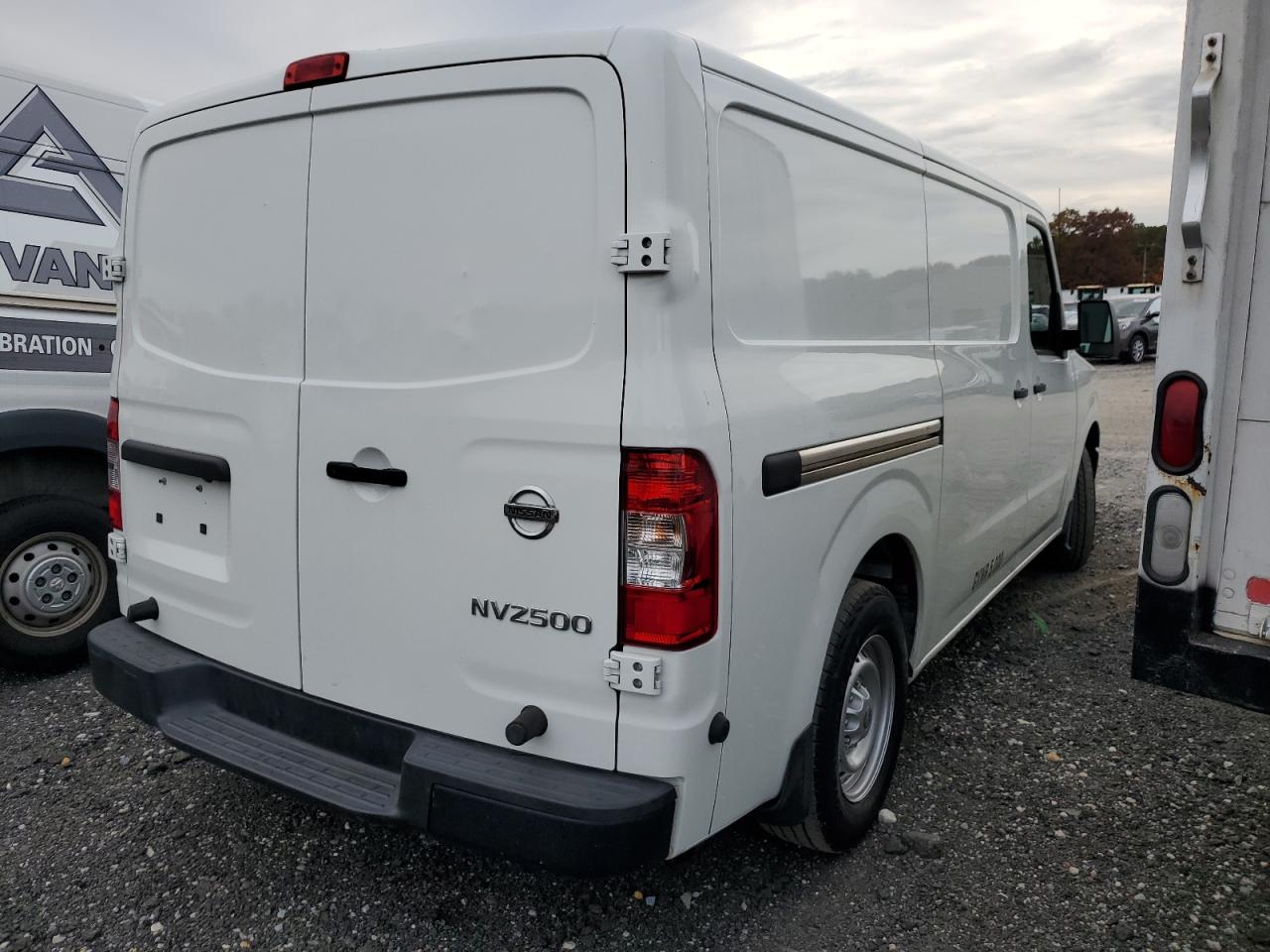 Photo 2 VIN: 1N6BF0KY1JN806635 - NISSAN NV 