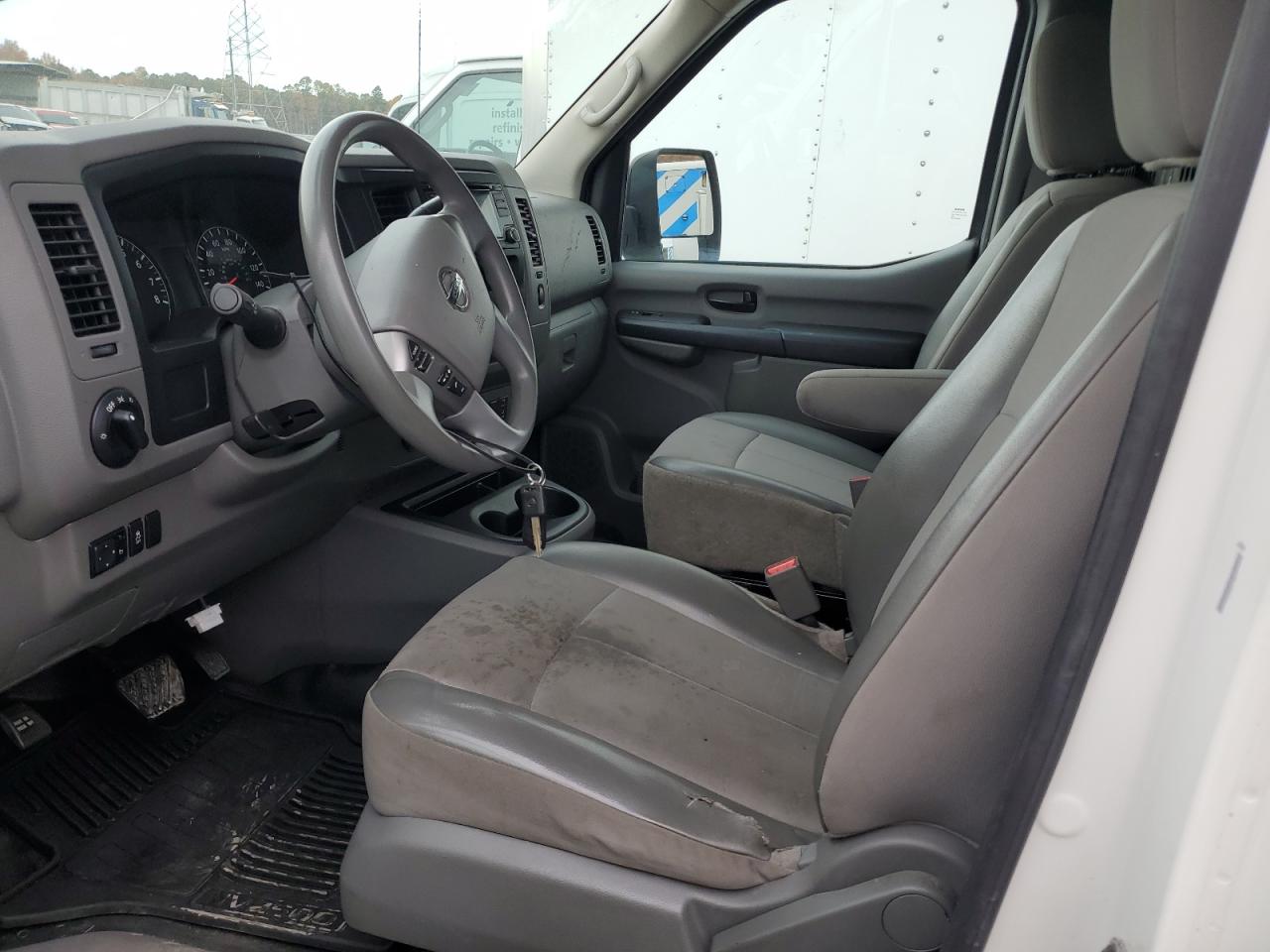 Photo 6 VIN: 1N6BF0KY1JN806635 - NISSAN NV 