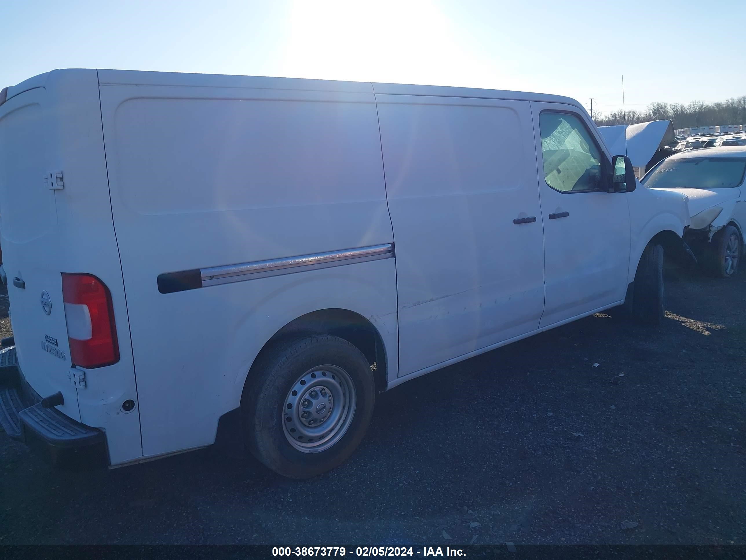 Photo 3 VIN: 1N6BF0KY7KN801960 - NISSAN NV 