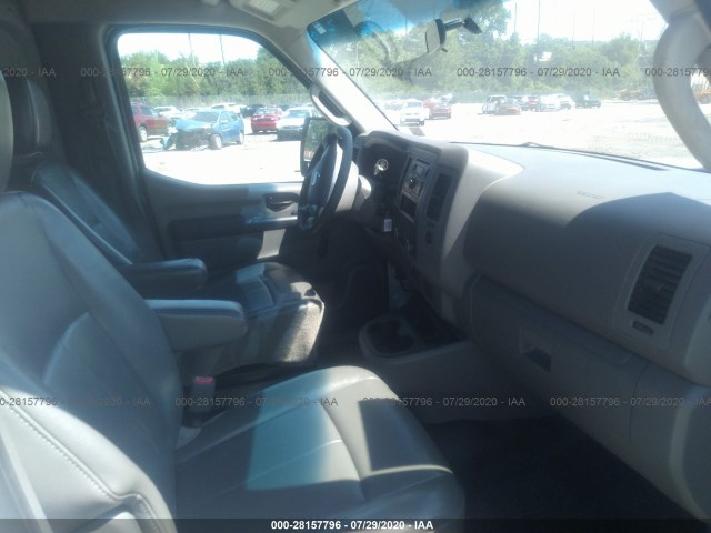 Photo 4 VIN: 1N6BF0LY5DN102280 - NISSAN NV 