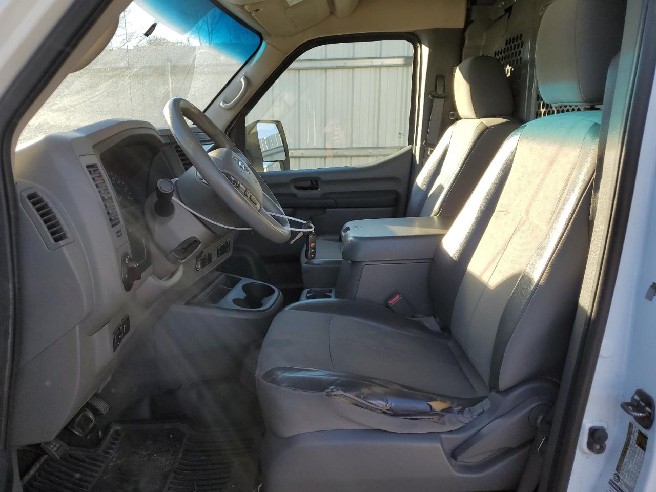 Photo 6 VIN: 1N6BF0LYXJN818233 - NISSAN NV 