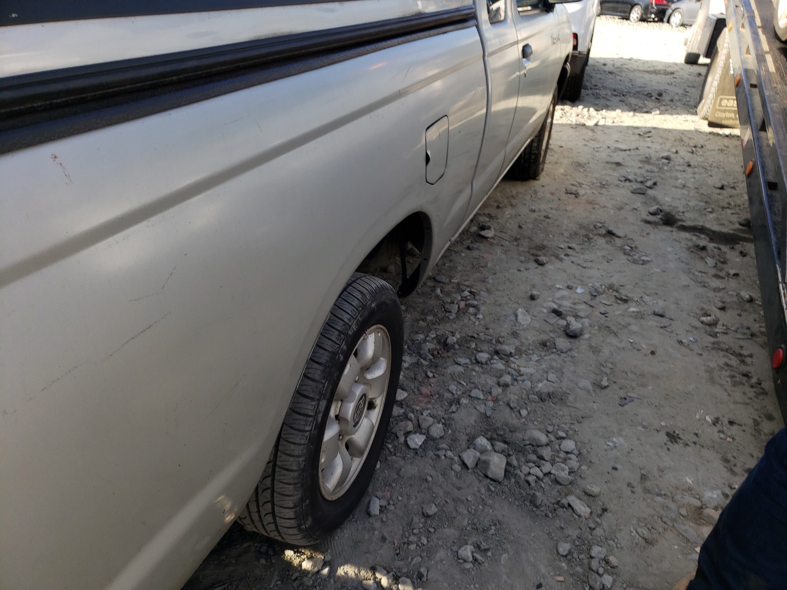 Photo 8 VIN: 1N6DD26S4WC360385 - NISSAN FRONTIER K 