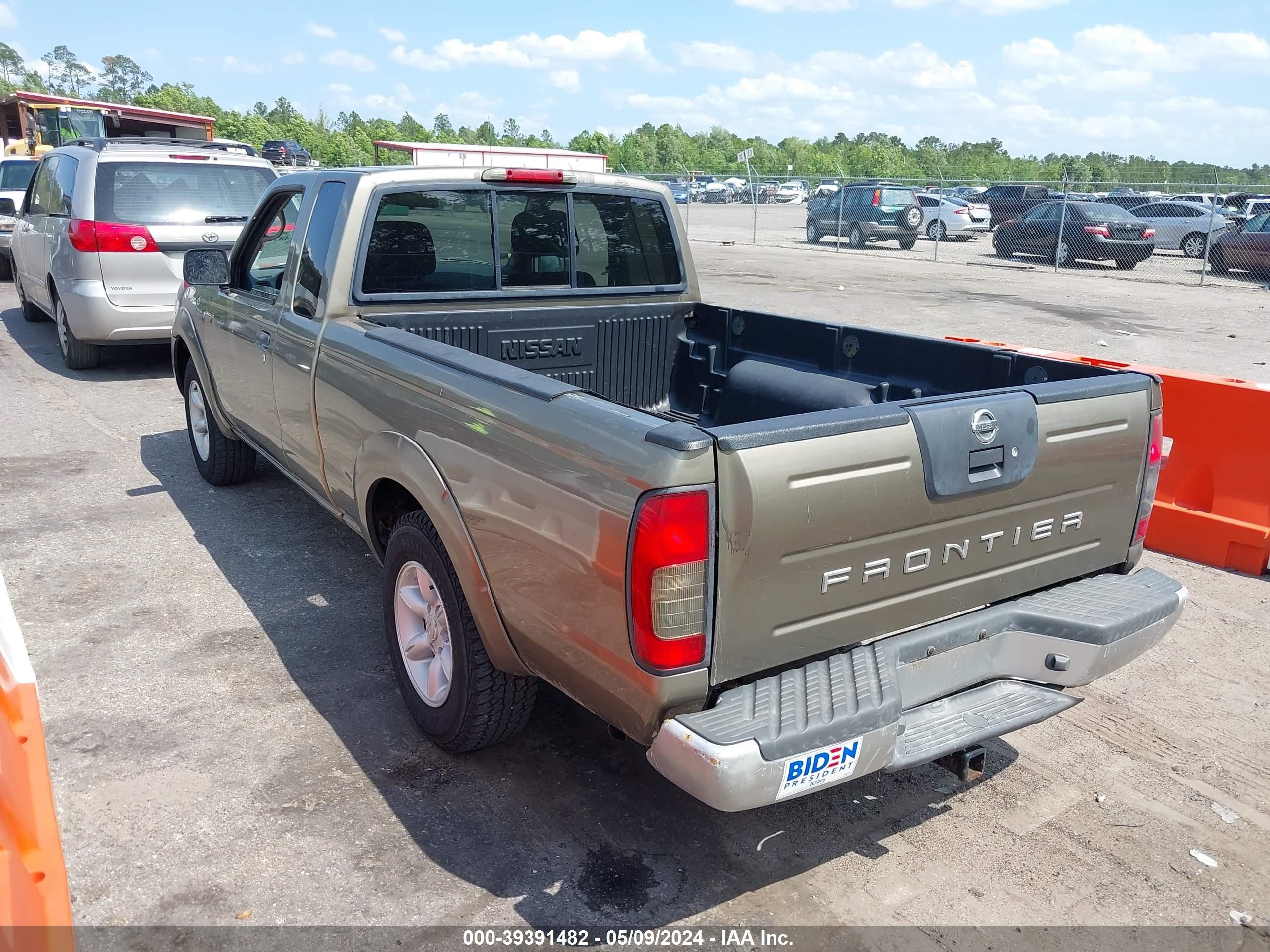 Photo 2 VIN: 1N6DD26S72C334194 - NISSAN NAVARA (FRONTIER) 