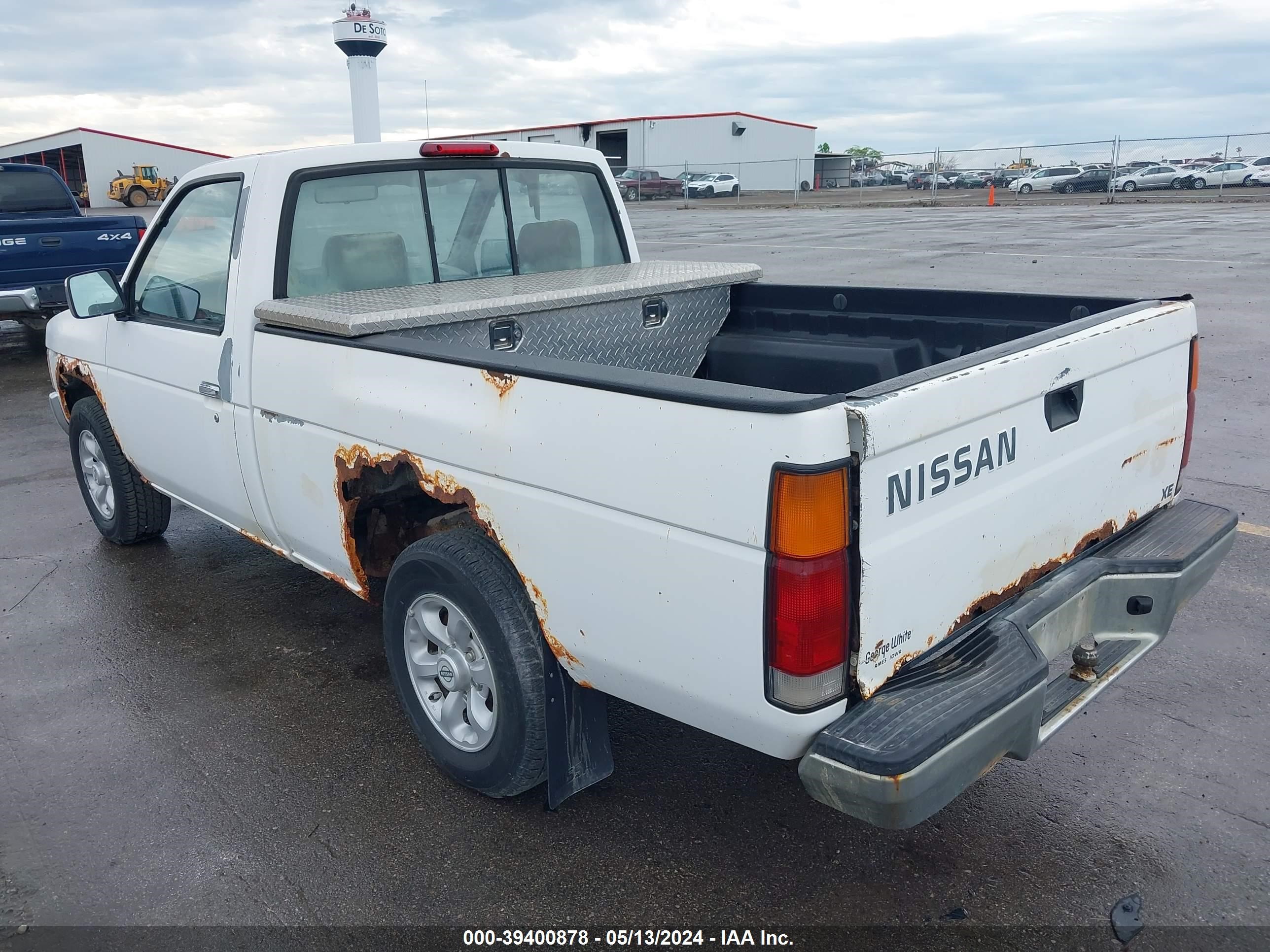 Photo 2 VIN: 1N6SD11S2VC419327 - NISSAN NULL 