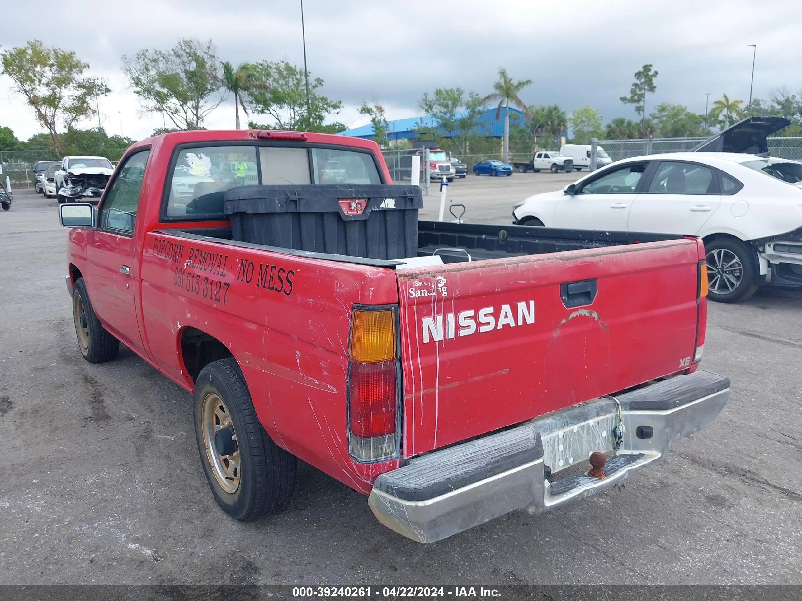 Photo 2 VIN: 1N6SD11S3SC370313 - NISSAN NULL 