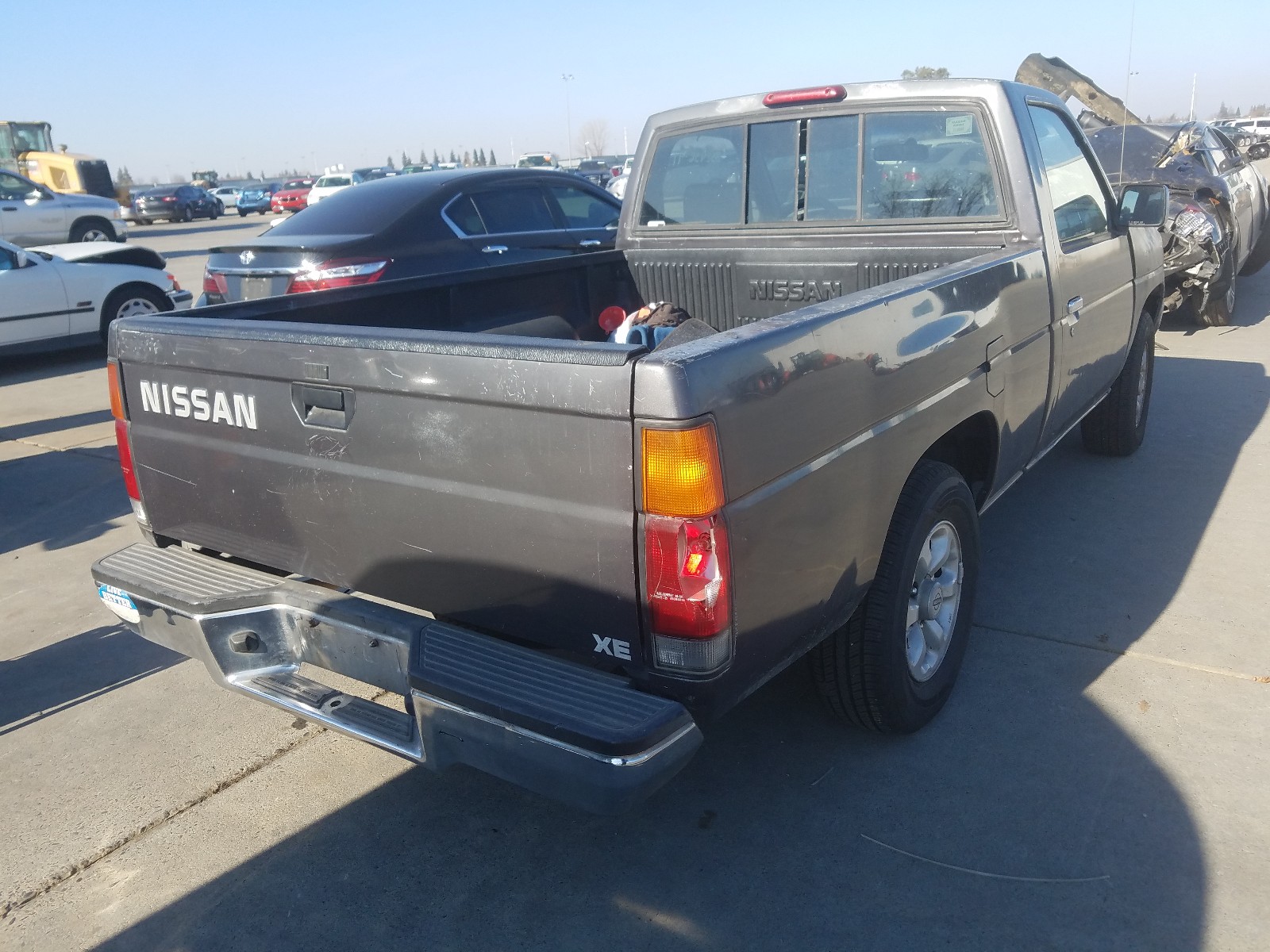 Photo 3 VIN: 1N6SD11S3VC317003 - NISSAN TRUCK BASE 