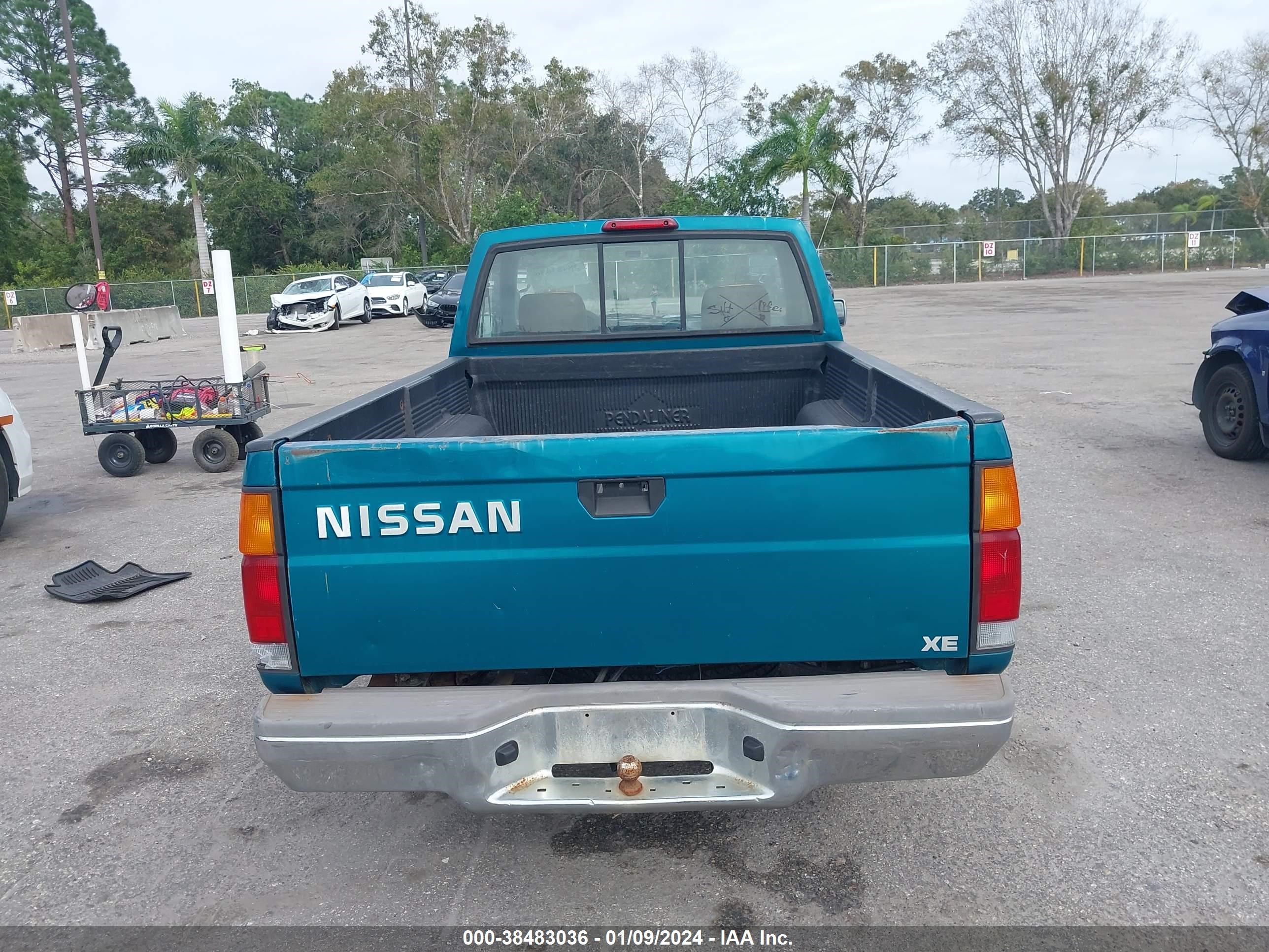 Photo 15 VIN: 1N6SD11S7SC418895 - NISSAN NULL 