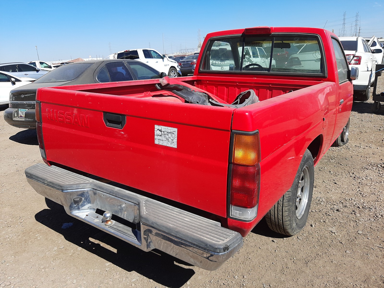 Photo 3 VIN: 1N6SD11SXRC353065 - NISSAN TRUCK BASE 