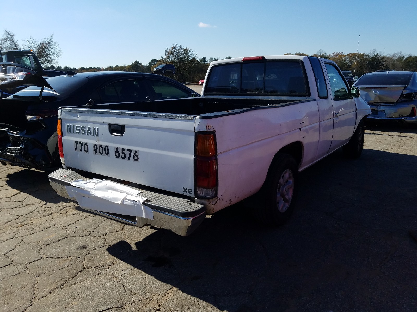 Photo 3 VIN: 1N6SD16S4VC417359 - NISSAN TRUCK KING 